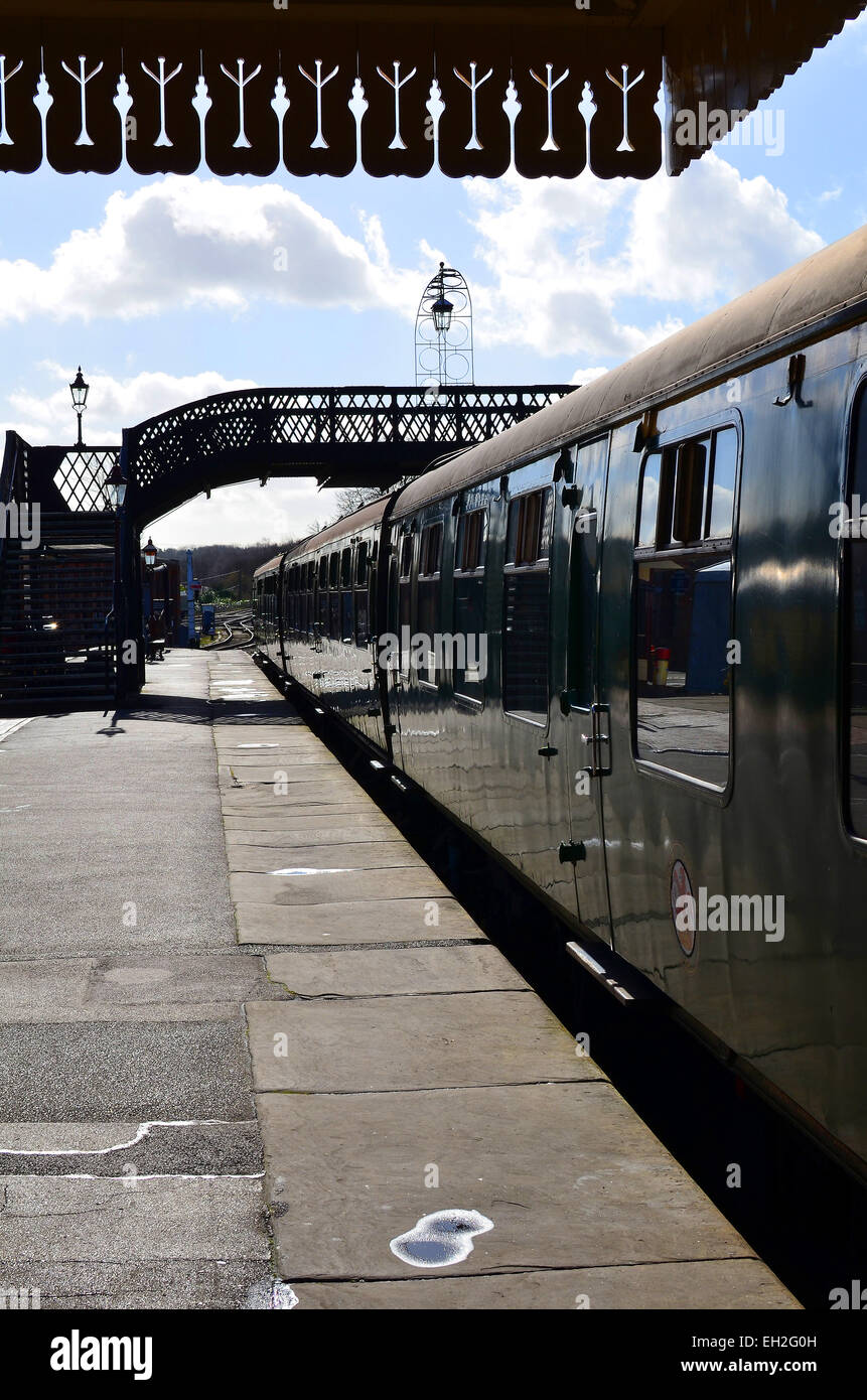 Sheffield Park stazione sul restaurato Treno a vapore chiamato the bluebell linea nel Sussex, Inghilterra. Foto Stock