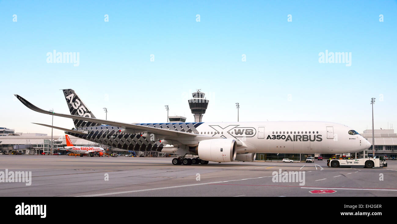 Airbus a 350 900 XVB, aeromobili, aereo, aereo, aeroporto di Monaco di Baviera, panoramica, panorama, visualizzare line up, Foto Stock