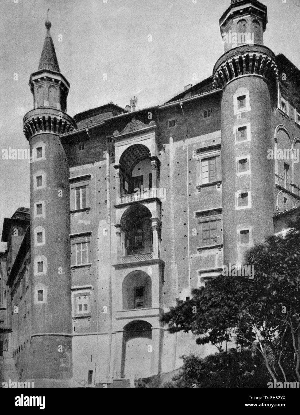 Uno dei primi autotypes del Palazzo Ducale di Urbino, Italia, fotografia storica, 1884 Foto Stock