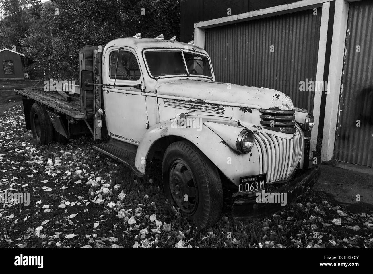 Vecchia Chevrolet carrello dello scanner a superficie piana parcheggiato sulla strada principale di Mitchell, Oregon, Stati Uniti d'America Foto Stock