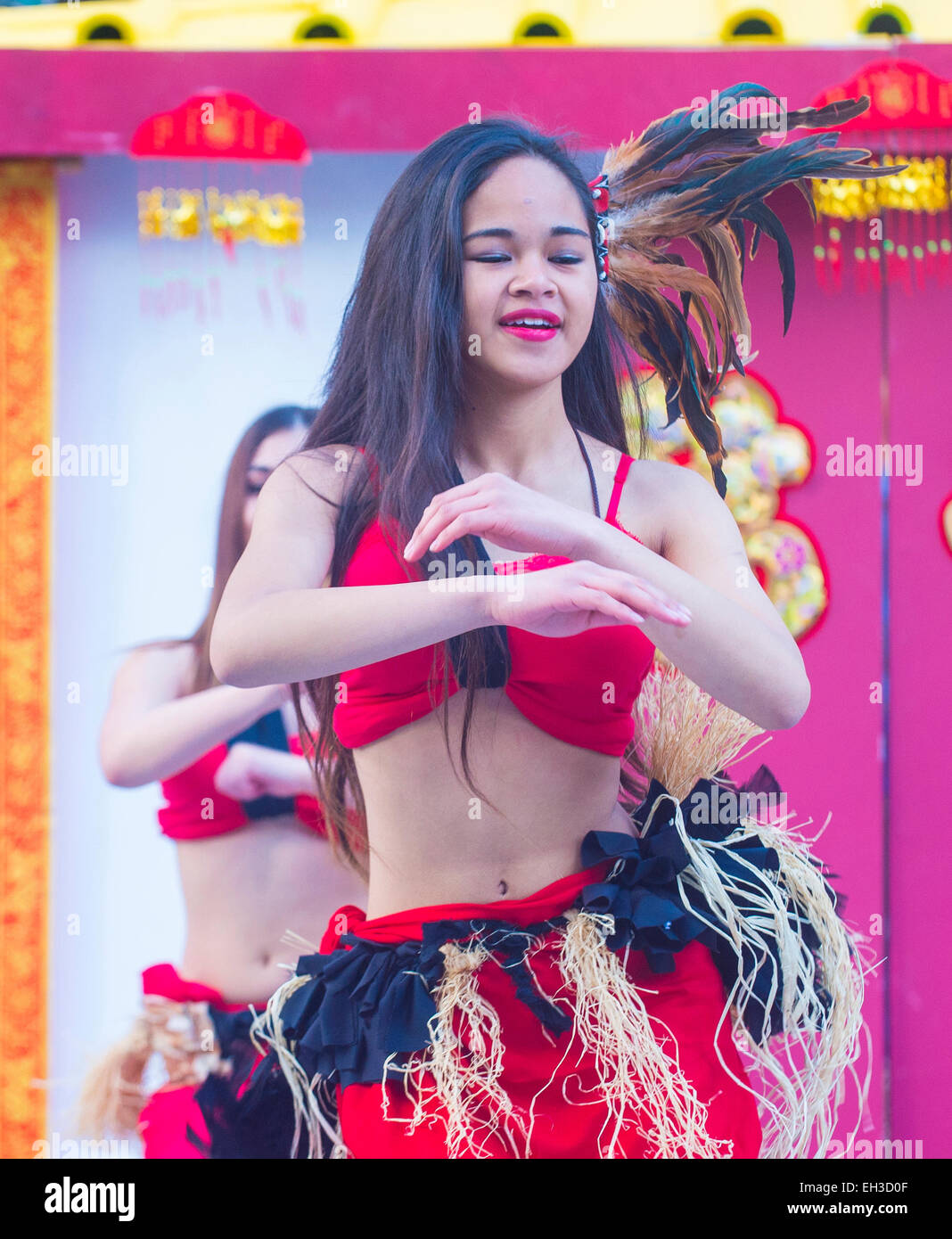 Il tahitiano ballerini folk eseguire presso il Capodanno cinese che si terrà a Las Vegas Foto Stock