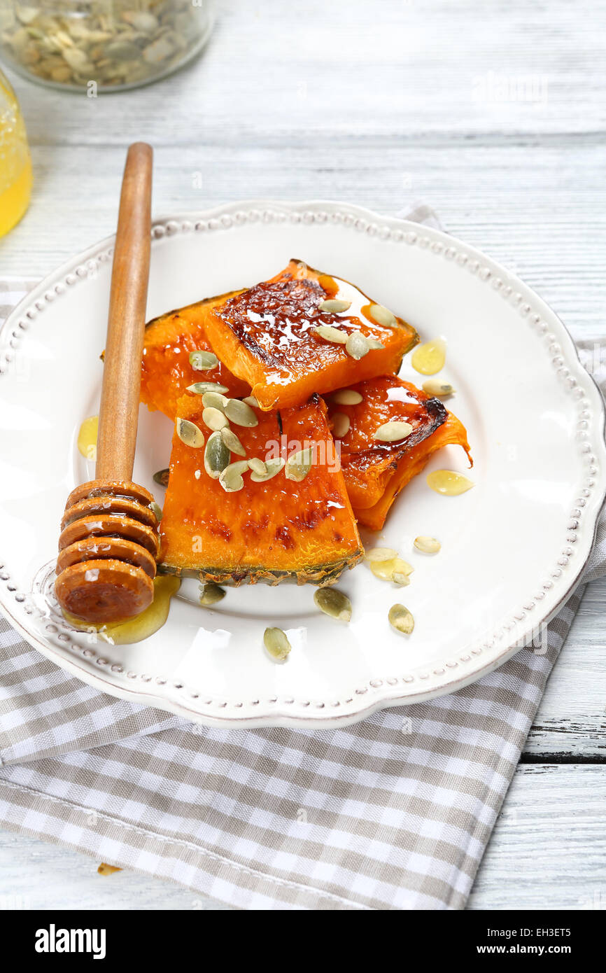 La zucca cotta su una piastra, cibo Foto Stock