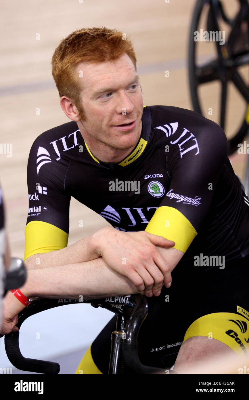 Lee Valley VeloPark, Londra, Regno Unito. Il 28 febbraio 2015. Ed Clancy waitng per l inizio del team presentazione e giro Foto Stock