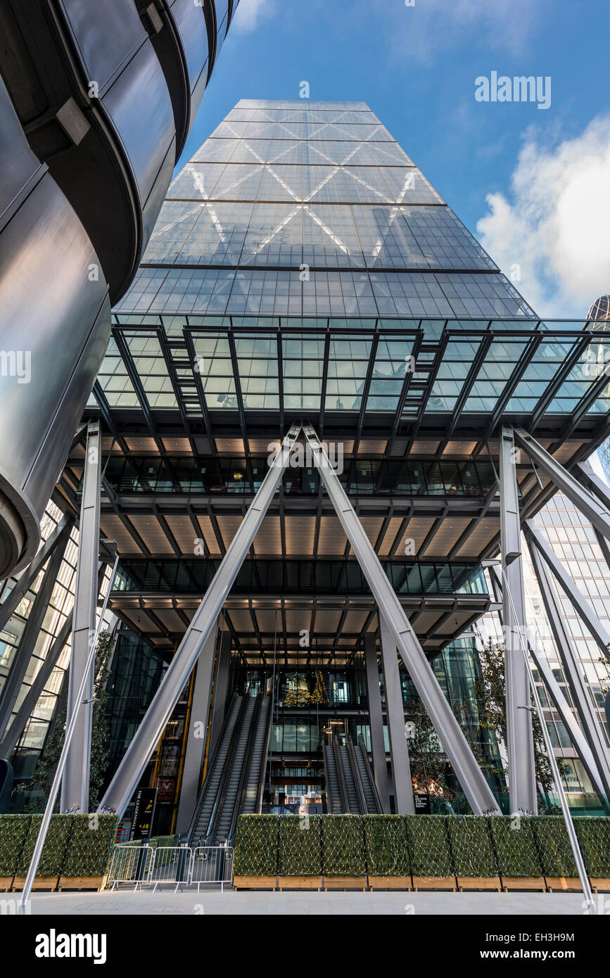 122 Leadenhall Street noto anche come Cheesegrater è un grattacielo di punto di riferimento nella città di Londra da Rogers Stirk Harbour Foto Stock