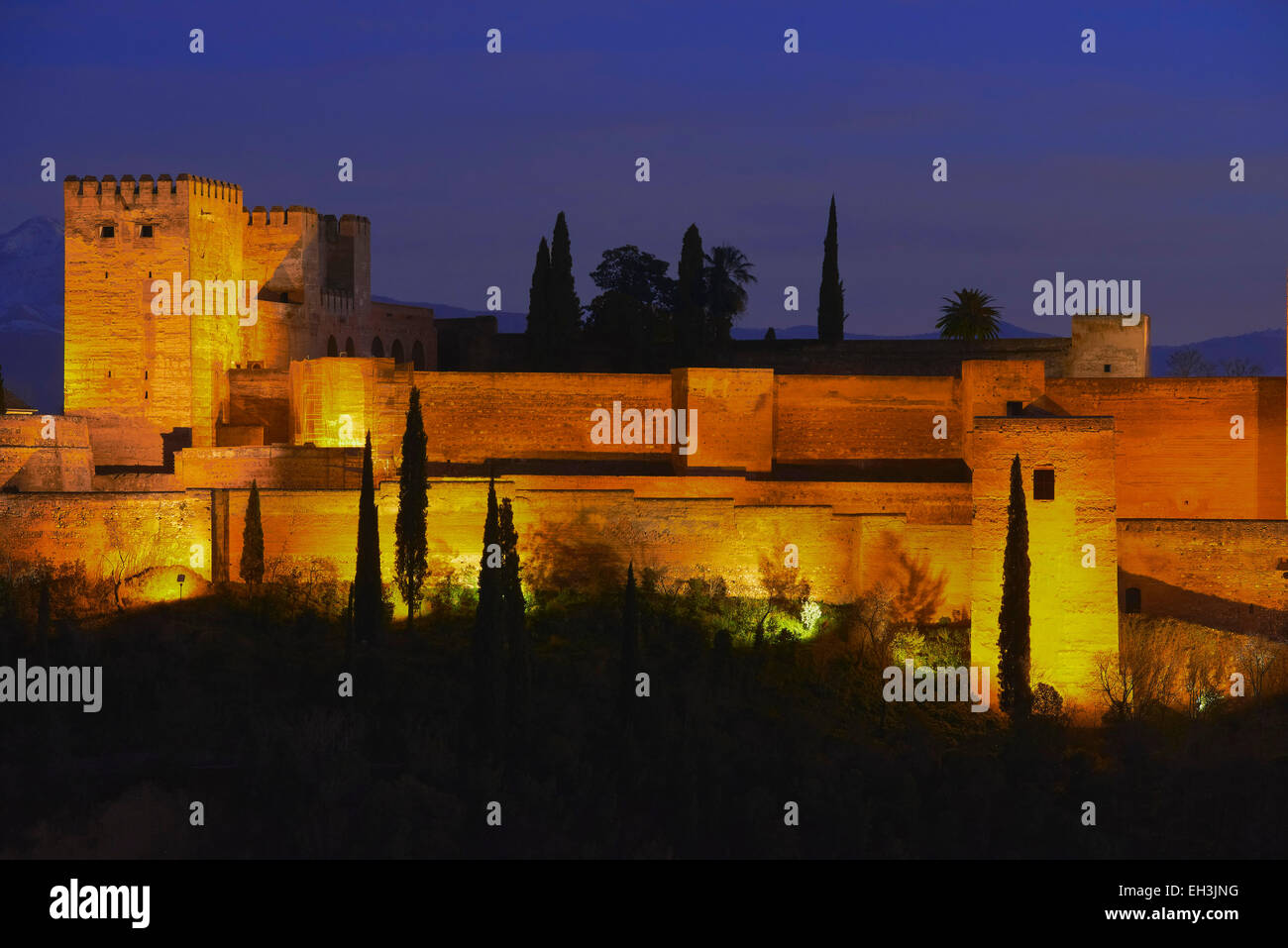 Alhambra, Sito Patrimonio Mondiale dell'UNESCO, al tramonto, Granada, Andalusia, Spagna Foto Stock