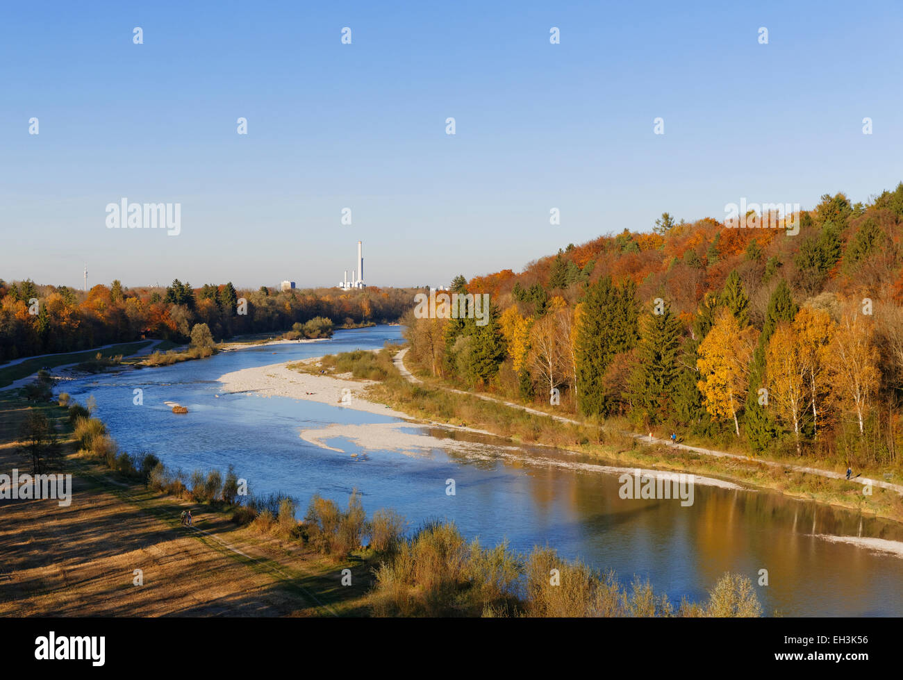 Isar, Heizkraftwerk Süd centrale termoelettrica a distanza dal Ponte Großhesseloh, Monaco di Baviera, Baviera, Baviera Foto Stock