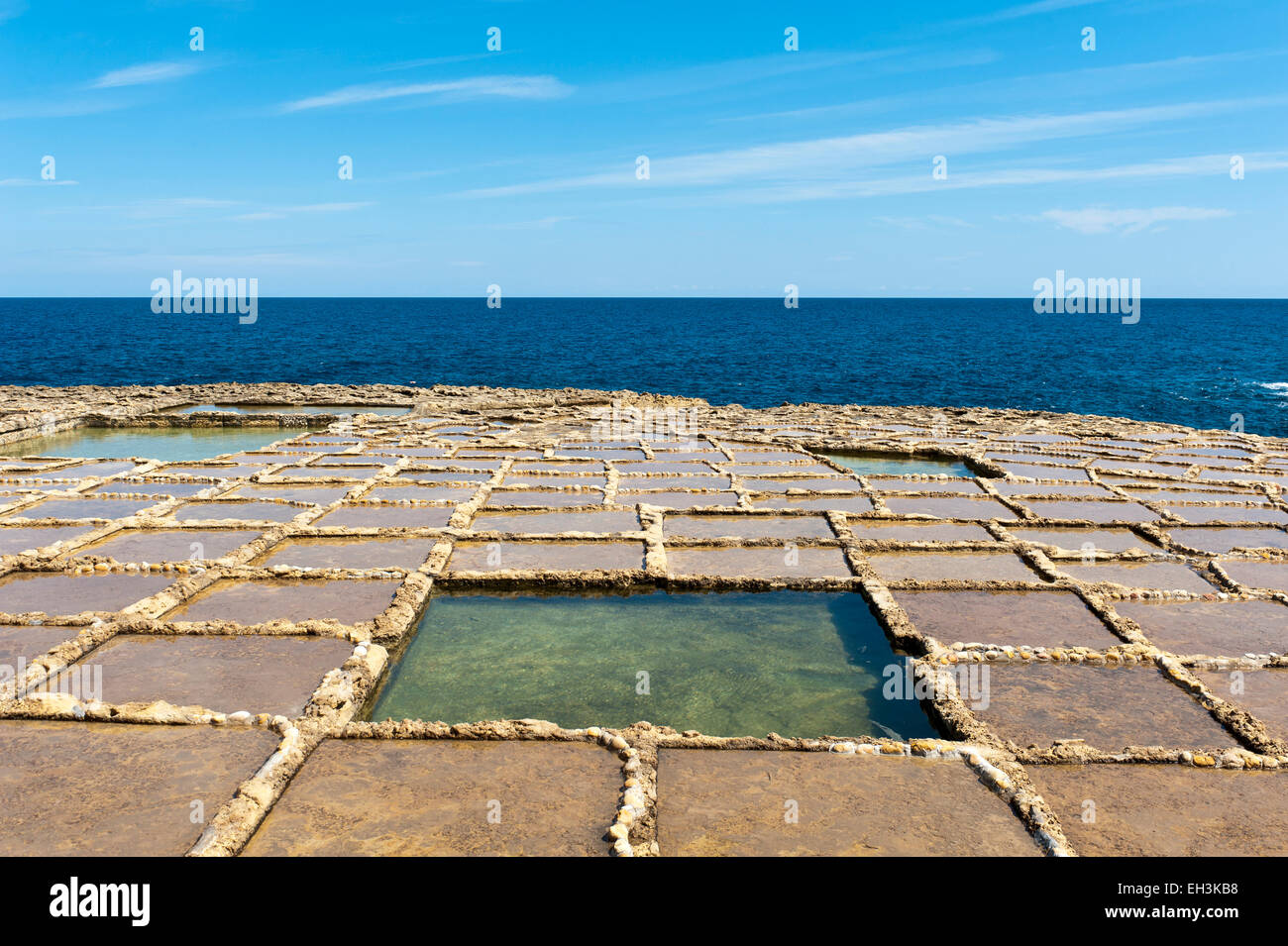 Mare di estrazione del sale nelle saline, Xwejni Bay, Gozo, Malta Foto Stock