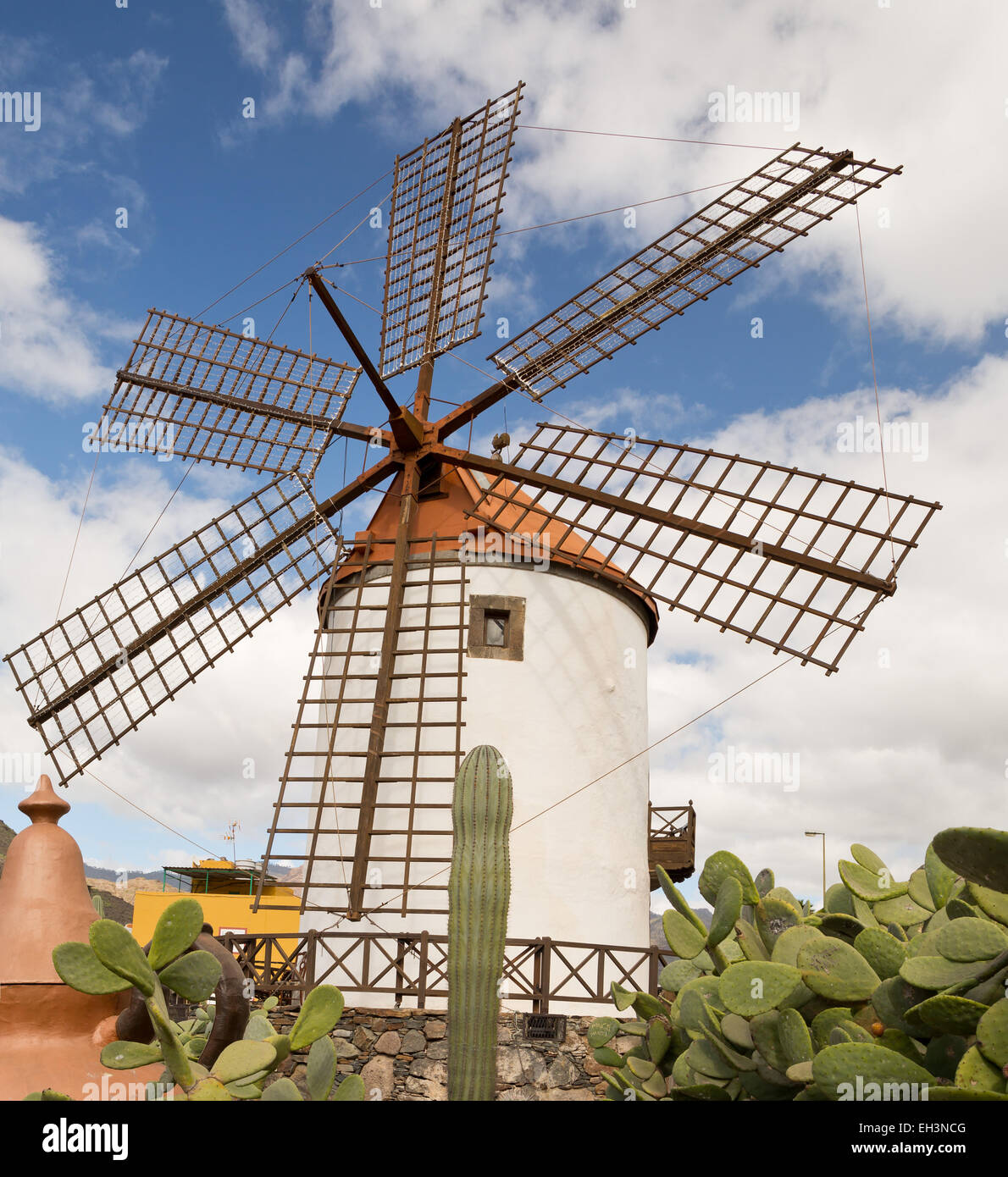 Mogán (Mogan), storico Mulino a vento, Gran Canaria, Isole canarie, Spagna, Europa Foto Stock