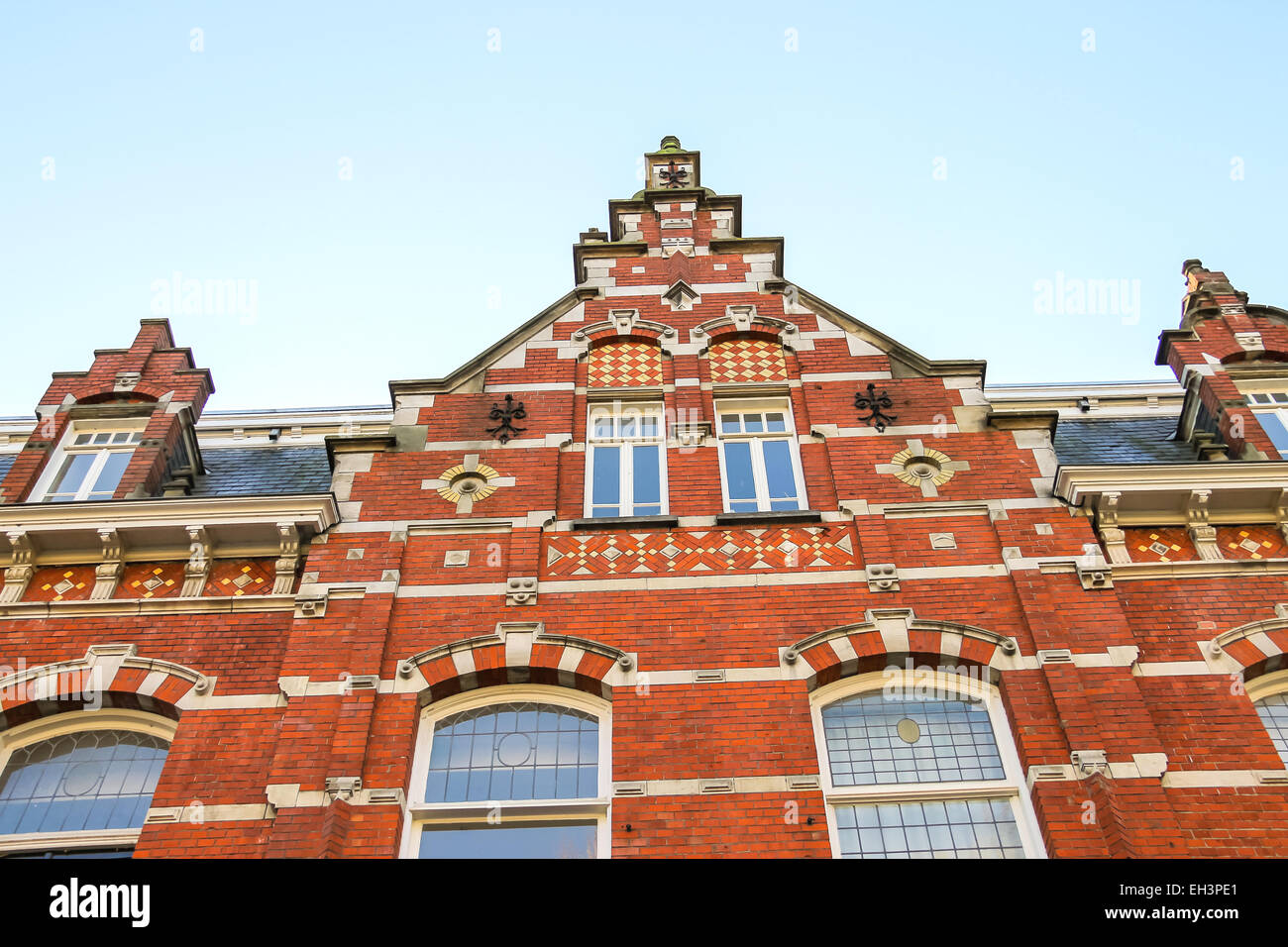 La facciata di una bella casa nella città olandese di Den Bosch. Foto Stock