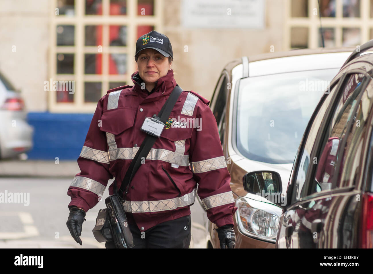 Oakham, Rutland, UK. Il 6 marzo 2015. Il governo ha annunciato che i driver in Inghilterra avrà dieci minuti di grazia prima di essere multato se non rimanere troppo a lungo nel consiglio di proprietà di spazi per il parcheggio auto. Europee Segretario Eric Pickles ha detto che voleva terminare la "guerra sul driver'. 'Per troppo tempo le regole di parcheggio hanno reso rispettosi della legge gli automobilisti si sentono come dei criminali e ha provocato enormi danni ai negozi e imprese. Eccesso di zelo parcheggio esecuzione mina i nostri centri città e consigli di costi più a lungo termine". Foto Stock