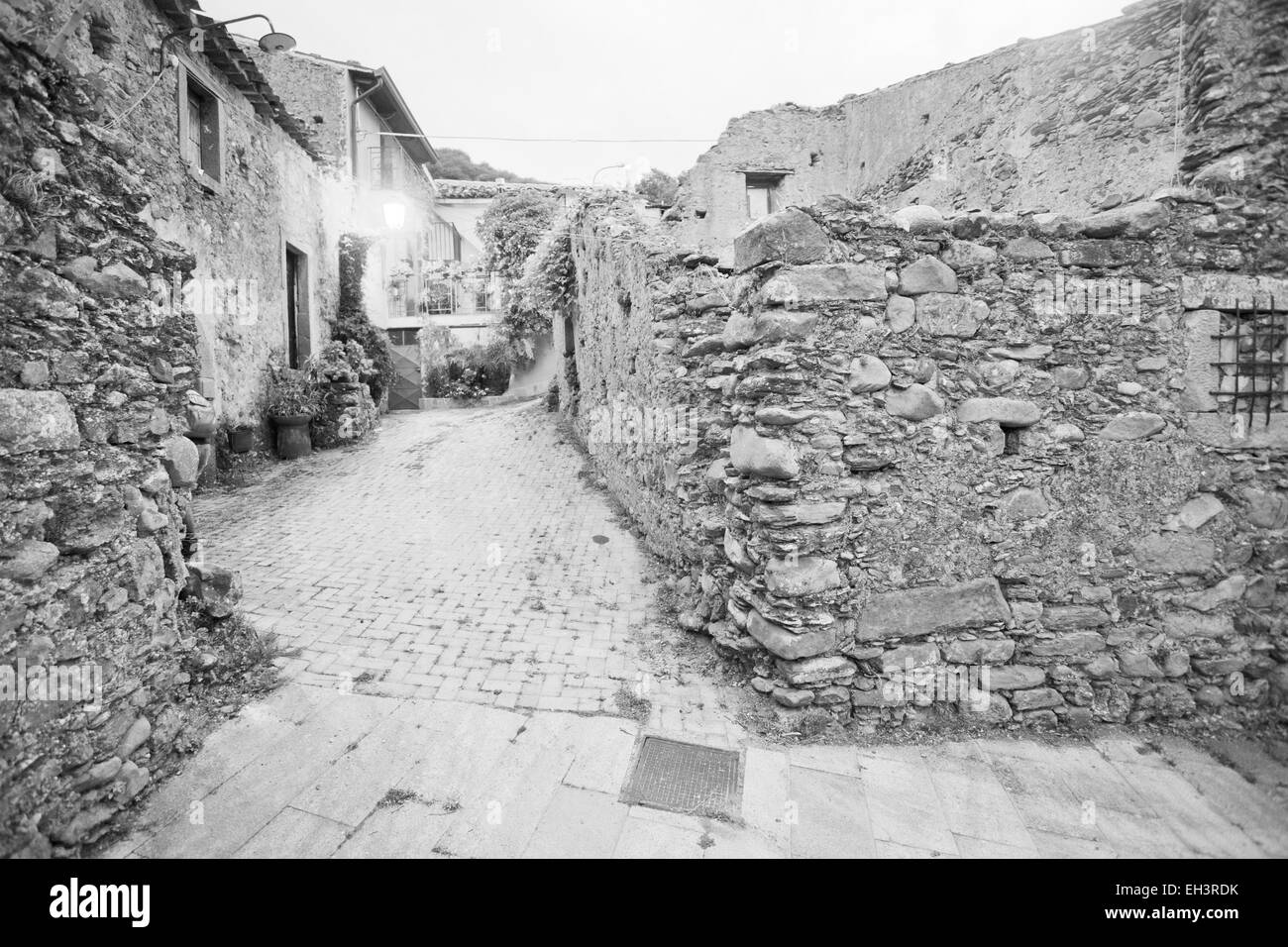 Novara di Sicilia, antica strada, le case e i monumenti Foto Stock