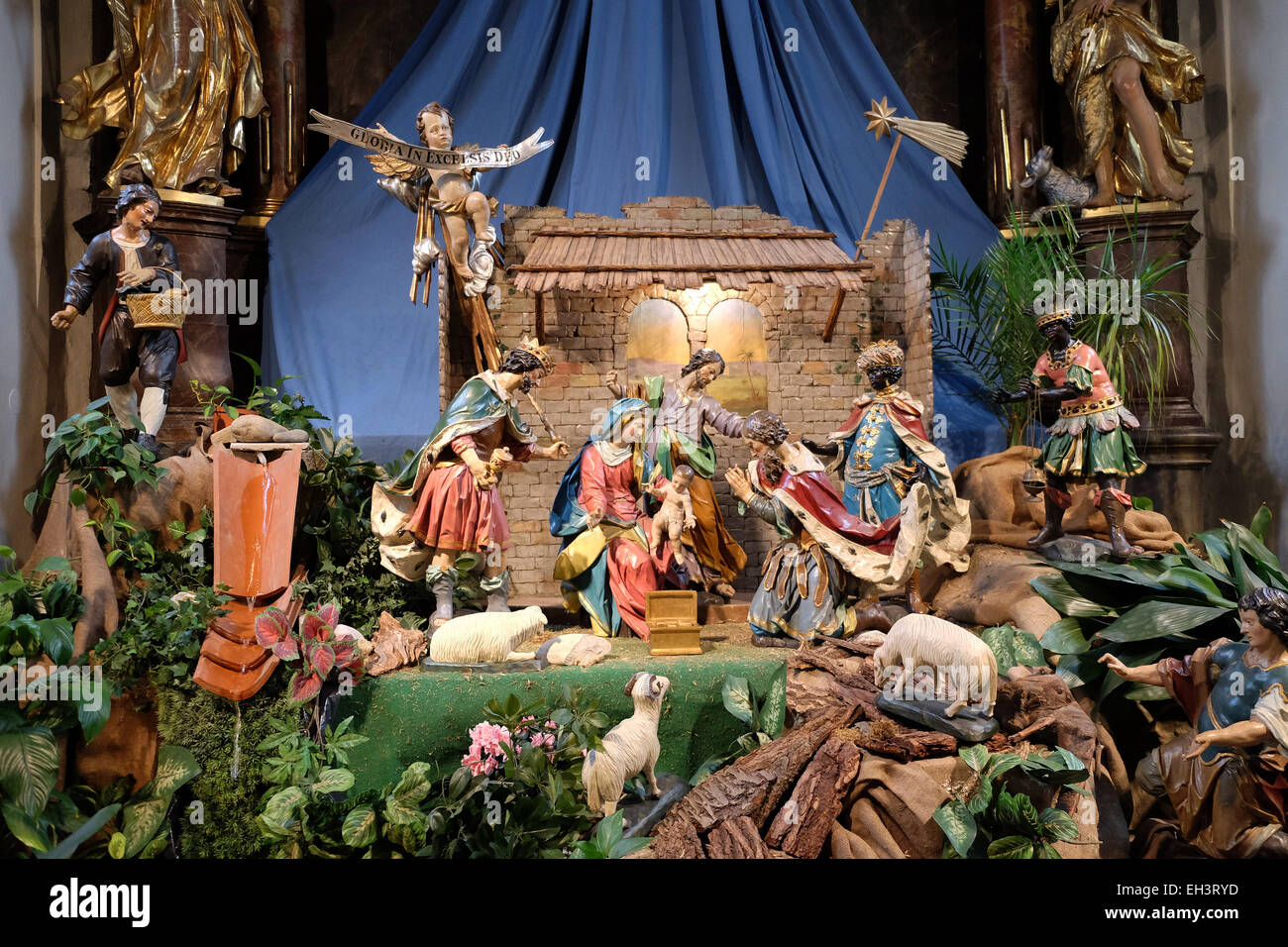 Scena della natività, asilo nido, o il presepe, la nascita di Gesù nella Chiesa Mariahilf a Graz, Stiria, Austria il 10 gennaio 2015. Foto Stock