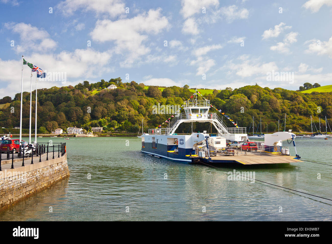 La " nuova " Traghetto superiore rende modo attraverso il fiume Dart a Dartmouth, Devon, Inghilterra, Regno Unito Foto Stock