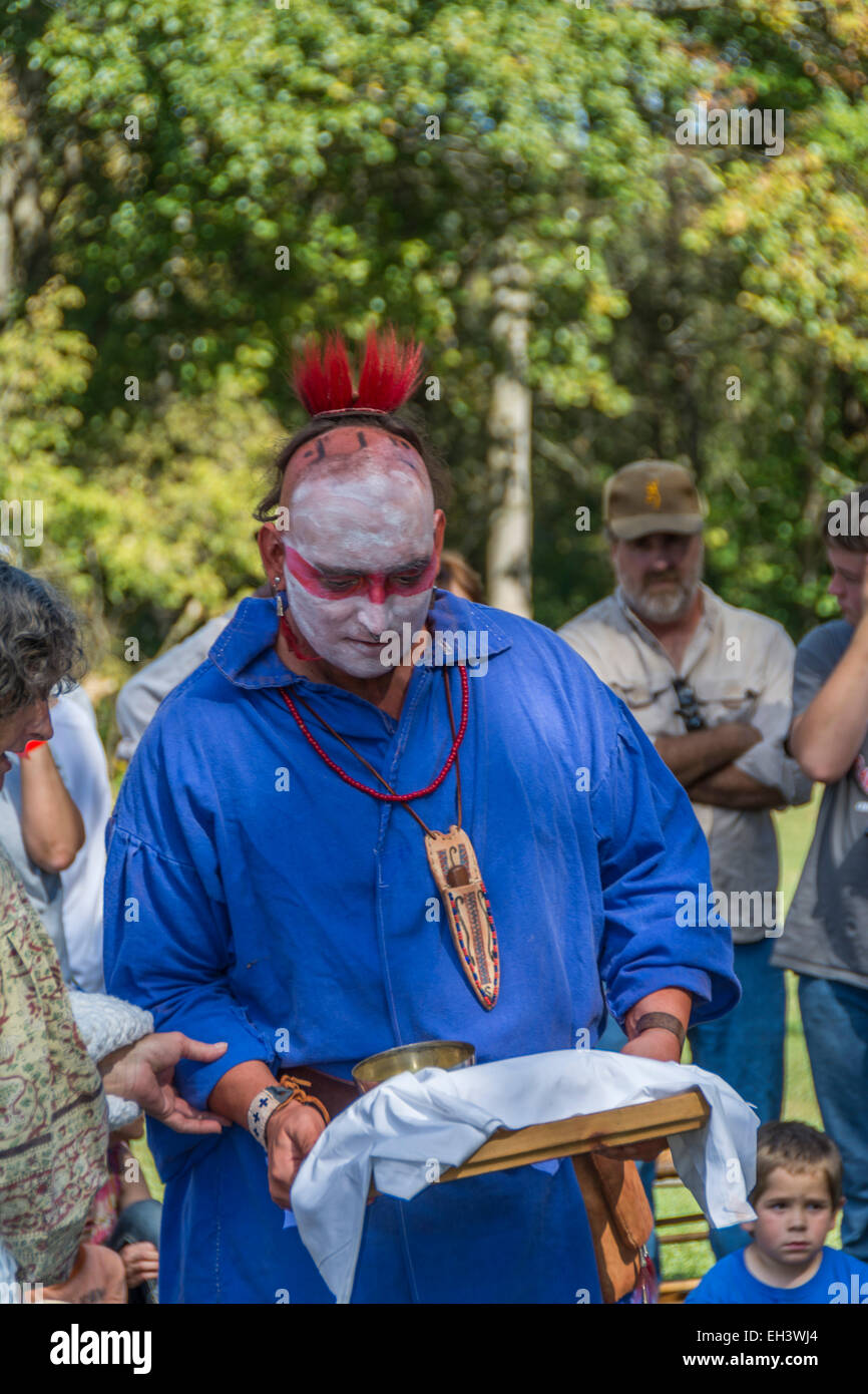 Cherokee tradizionale dei nativi americani cerimonia di nozze condotta a Fort Boonesborough Kentucky Foto Stock