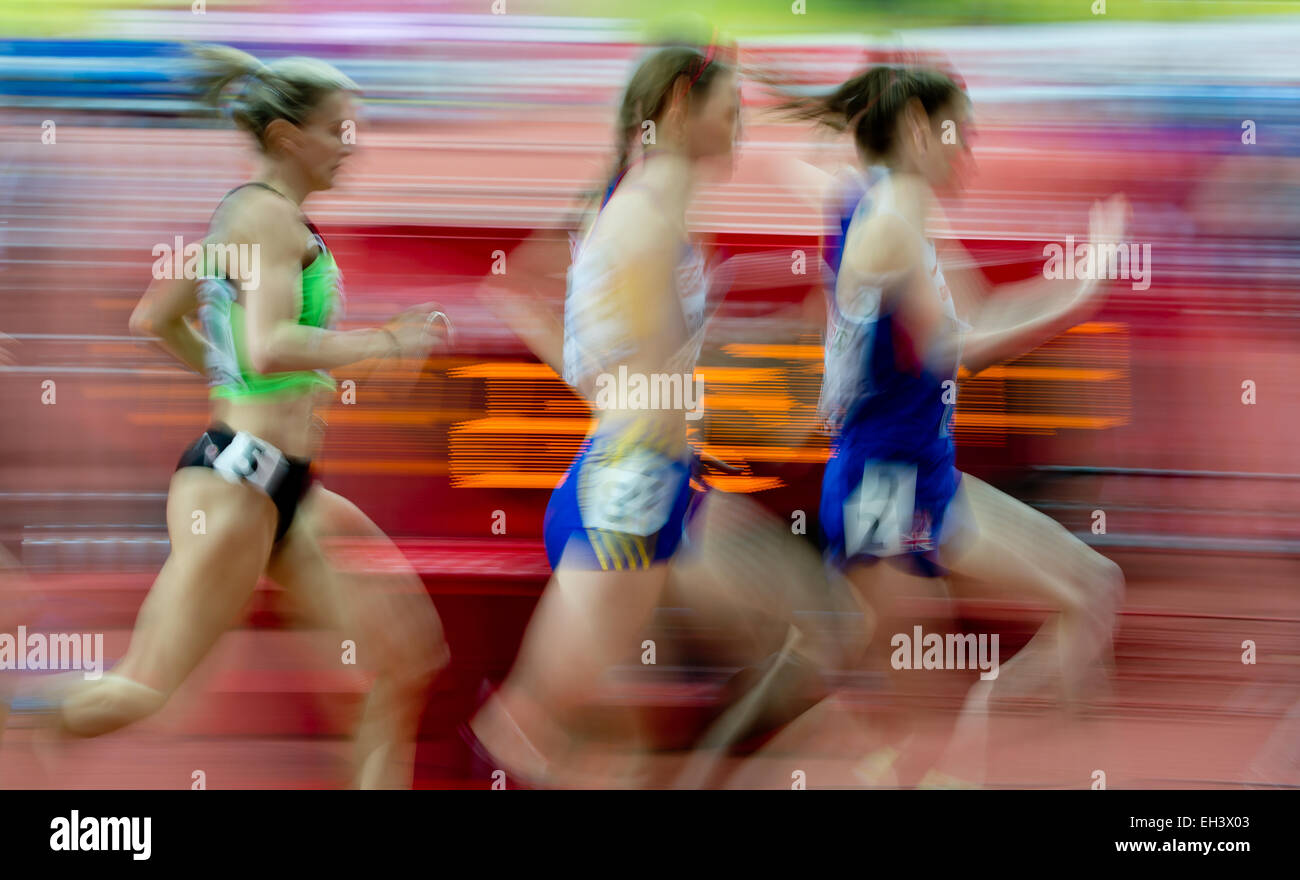 Praga, Repubblica Ceca . 6 Marzo, 2015. Gli atleti partecipano in campo femminile 3000m la concorrenza a la IAAF Europeo di Atletica Leggera Indoor Championships 2015 all'O2-Arena di Praga Repubblica Ceca, Marzo 06, 2015. Foto: Sven Hoppe/dpa/Alamy Live News Foto Stock