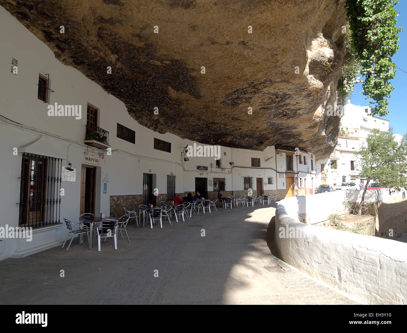 Case nella città di a Setenil de las Bodegas, la provincia di Cadiz Cadice, Spagna. Foto Stock