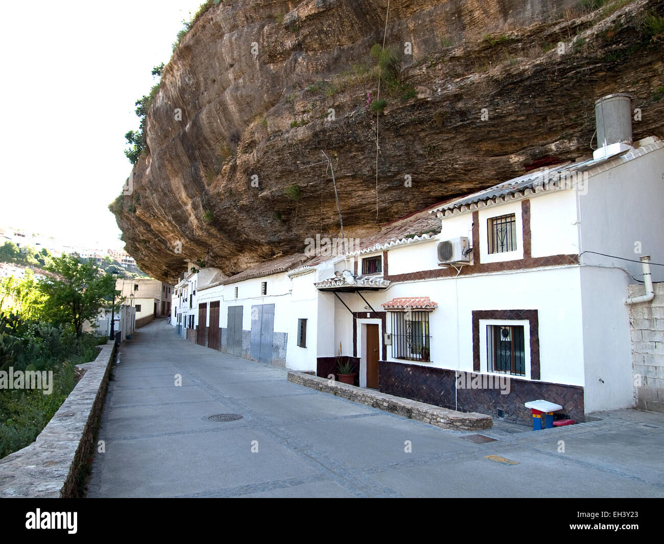 Case nella città di a Setenil de las Bodegas, la provincia di Cadiz Cadice, Spagna. Foto Stock