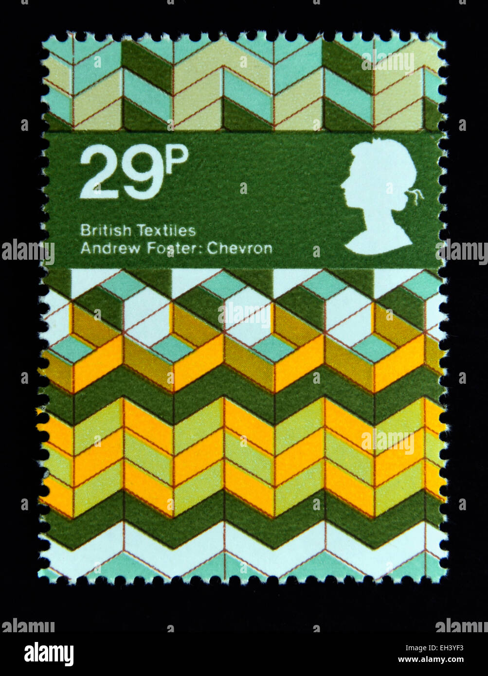 Francobollo. La Gran Bretagna. La regina Elisabetta II. 1982. British tessili. Andrew Foster: Chevron. Foto Stock