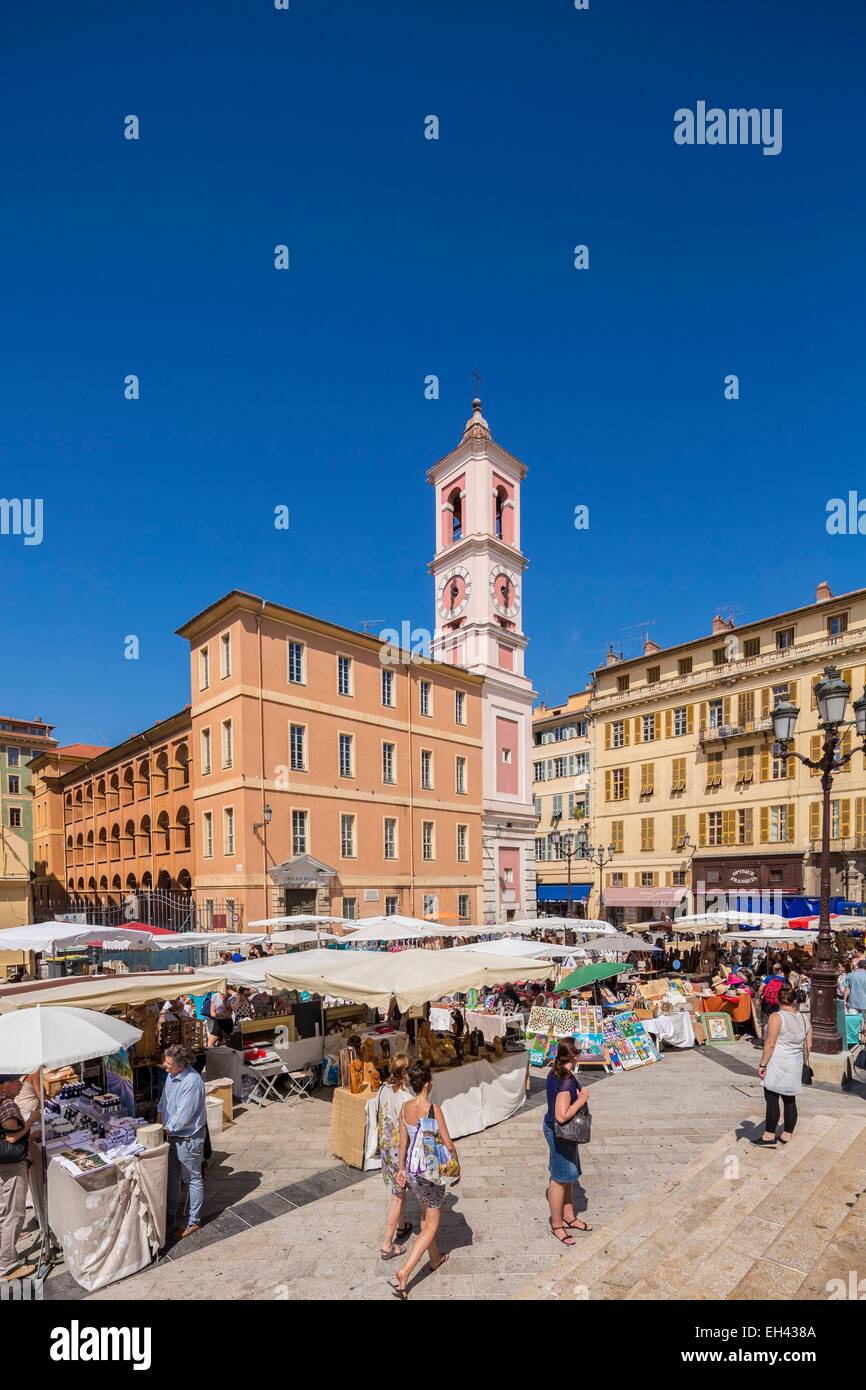 Francia, Alpes Maritimes, Nizza, la caserma Rusca, il palazzo Rusca e il suo campanile, il market place du Palais o plassa San-DoumΦnegue Foto Stock