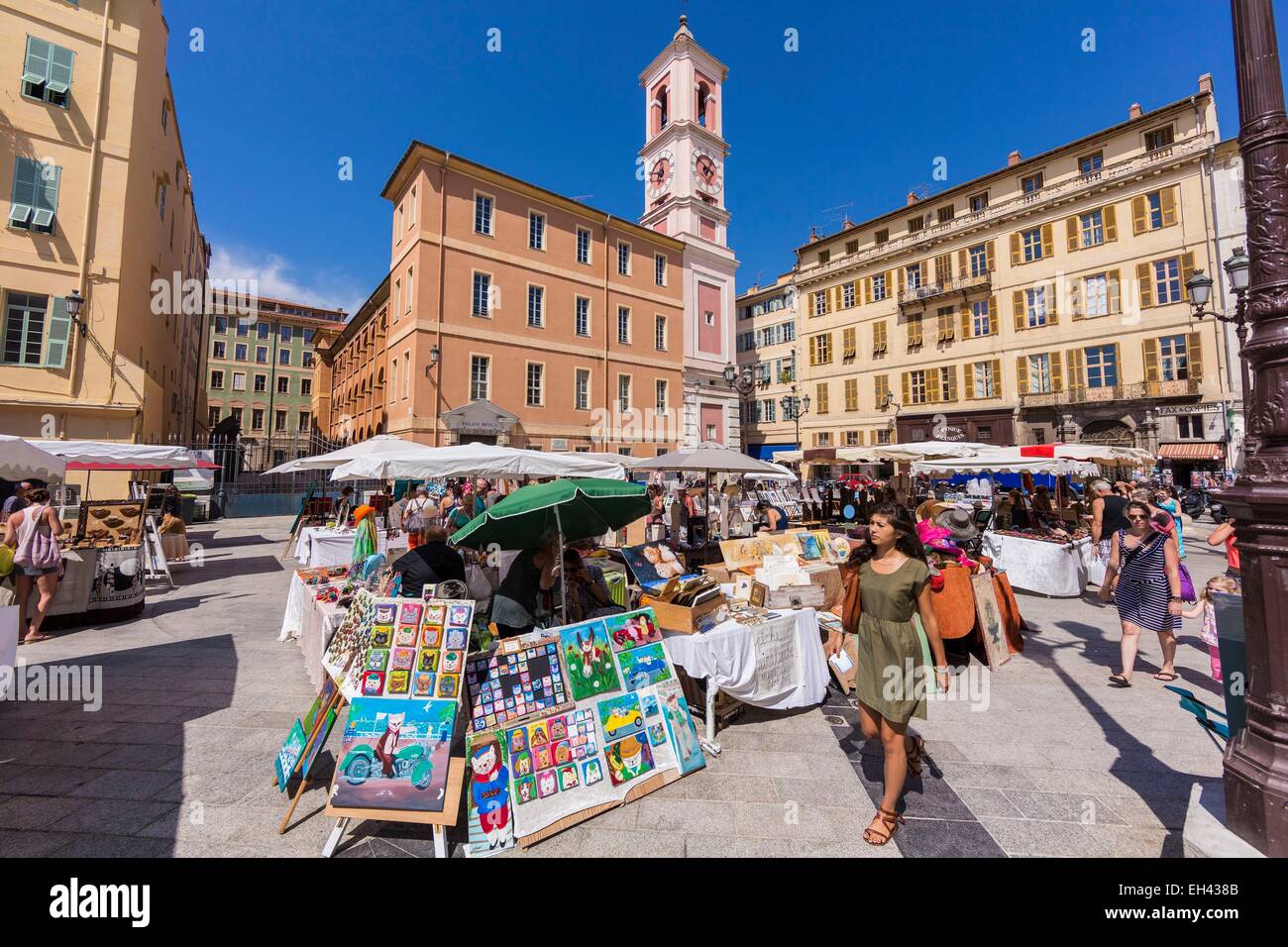 Francia, Alpes Maritimes, Nizza, la caserma Rusca, il palazzo Rusca e il suo campanile, il market place du Palais o plassa San-DoumΦnegue Foto Stock