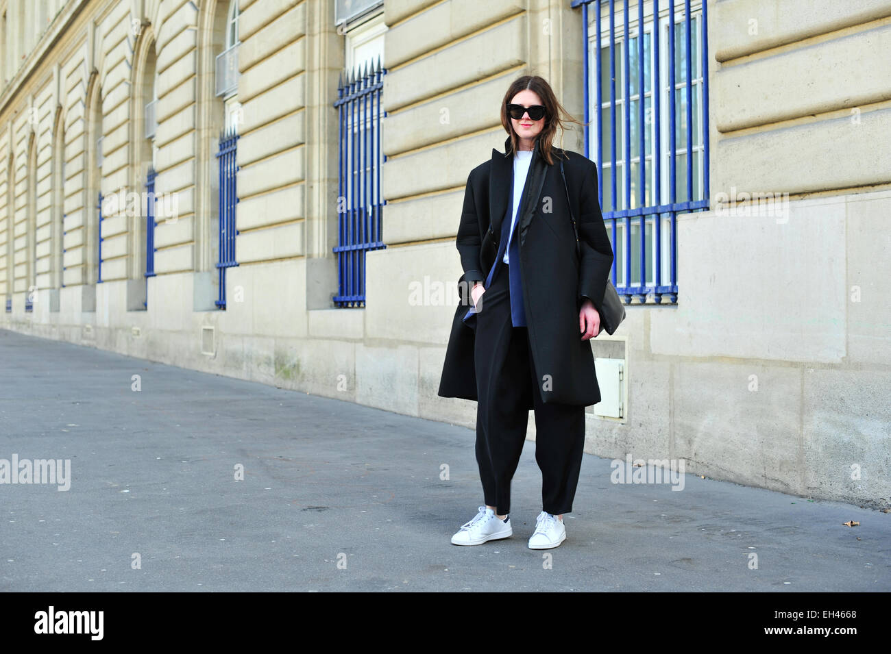 Romelly Mason, Editor in Chief di Avenue 32, arrivando a Dries Van Noten pista show di Parigi - 4 Marzo 2015 - Foto: Pista Manhattan/Celine Gaille Mindesthonorar 50,- EUR/tariffa minima 50,- EUR/picture alliance Foto Stock