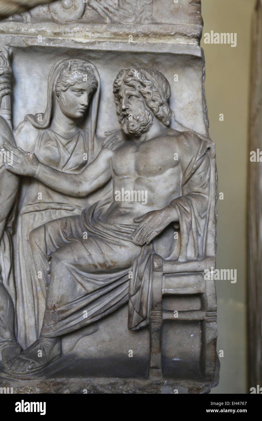 Sarcofago romano di Metilia Acte. 161-170 CE. Moglie di gaio Iunio Euhodus. Il mito di Alcestis. Dettaglio di Ade e Proserpina. Foto Stock