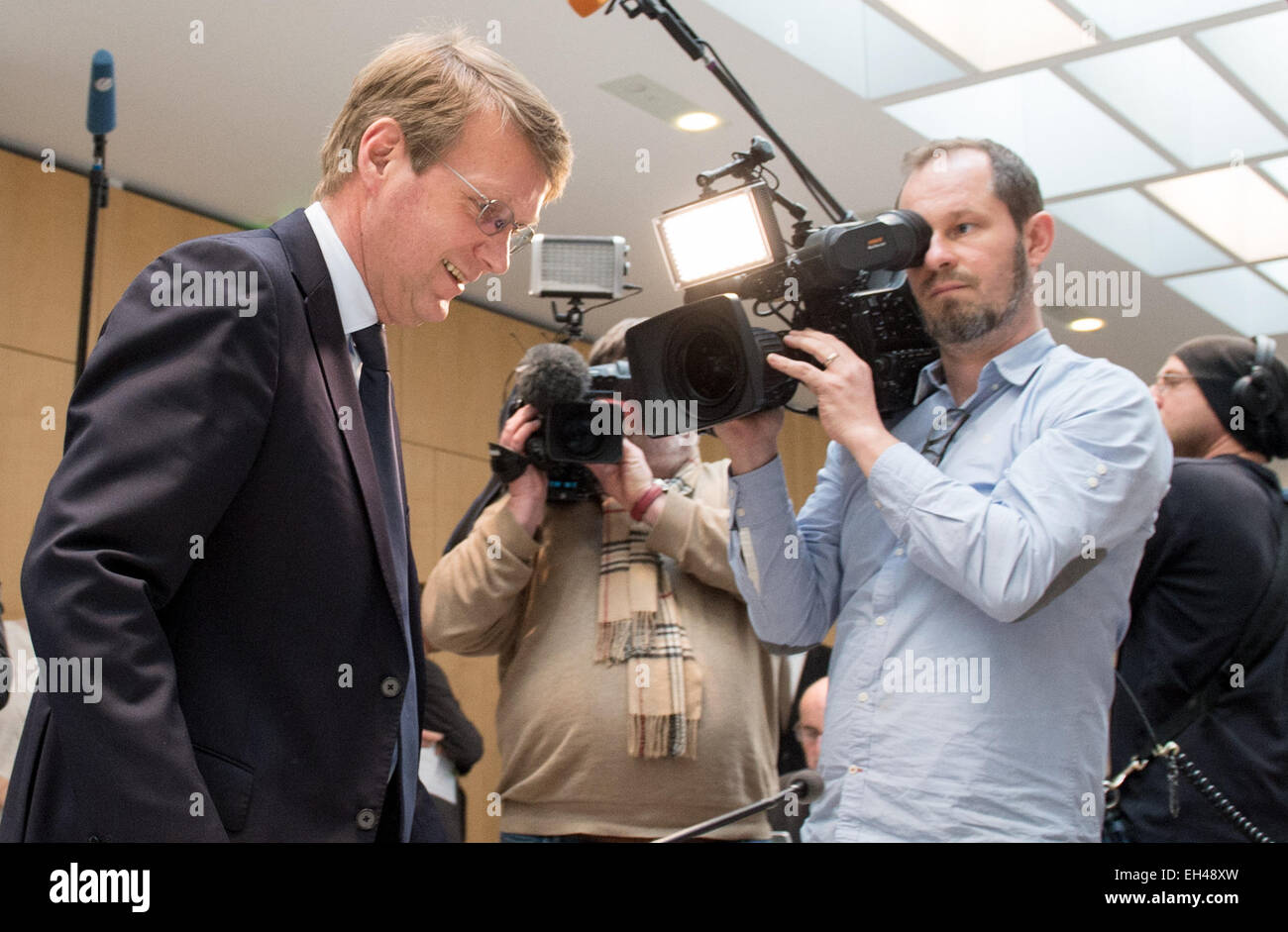 Wiesbaden, Germania. 6 Mar, 2015. Cancelleria ex ministro Ronald Pofalla (CDU) all'indagine sulla controversa arresto di Biblis, nello stato il Parlamento a Wiesbaden, Germania, 6 marzo 2015. Pofalla è stato invitato come testimone. Foto: BORIS ROESSLER/dpa/Alamy Live News Foto Stock