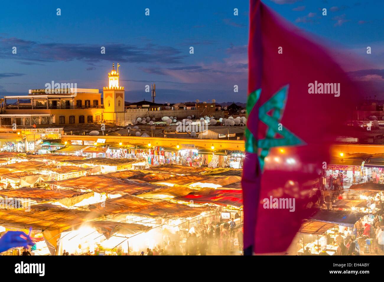 Il Marocco, Alto Atlante, Marrakech città imperiale, medina elencati come patrimonio mondiale dall' UNESCO, Jemaa el Fna registrato nel 2001 Patrimonio Culturale Immateriale dell'Umanità dall'UNESCO, ristoranti bancarelle Foto Stock