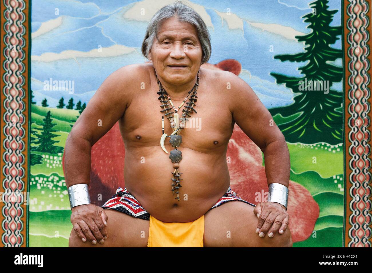 Panama, provincia di Darien, Parco Nazionale del Darién, classificato come patrimonio mondiale dall UNESCO, Embera comunità indigena, ritratto di un indigeno Embera uomo Foto Stock