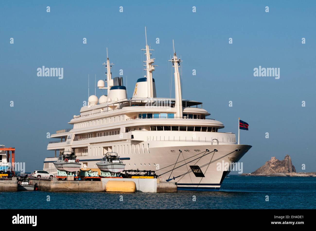 Oman, Muscat Sultan Qaboos barca ormeggiata al porto Mutthra Foto Stock