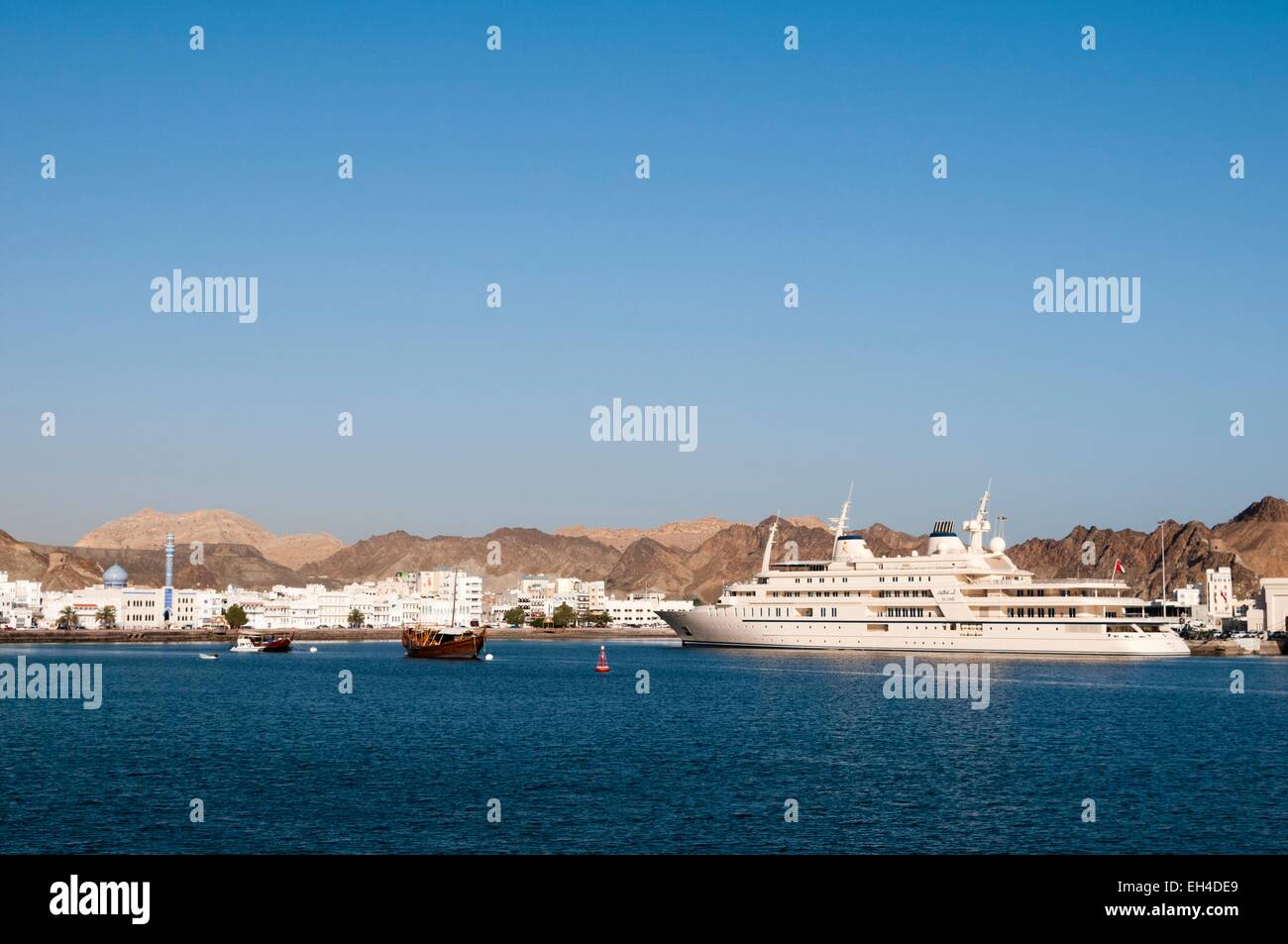 Oman, Muscat Sultan Qaboos barca ormeggiata al porto Mutthra Foto Stock Oman, Muscat Sultan Qaboos barca ormeggiata al porto Mutthra Foto Stock