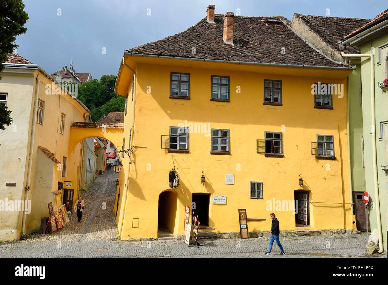 La Romania, Transilvania, Sighisoara, uno dei sette sassone città fortificata in Transilvania, classificato come patrimonio mondiale dall' UNESCO, Vlad III, Principe della Valacchia (1431-1476), più comunemente noto come Vlad l'Impalatore o semplicemente come Dracula visse in questa casa Foto Stock