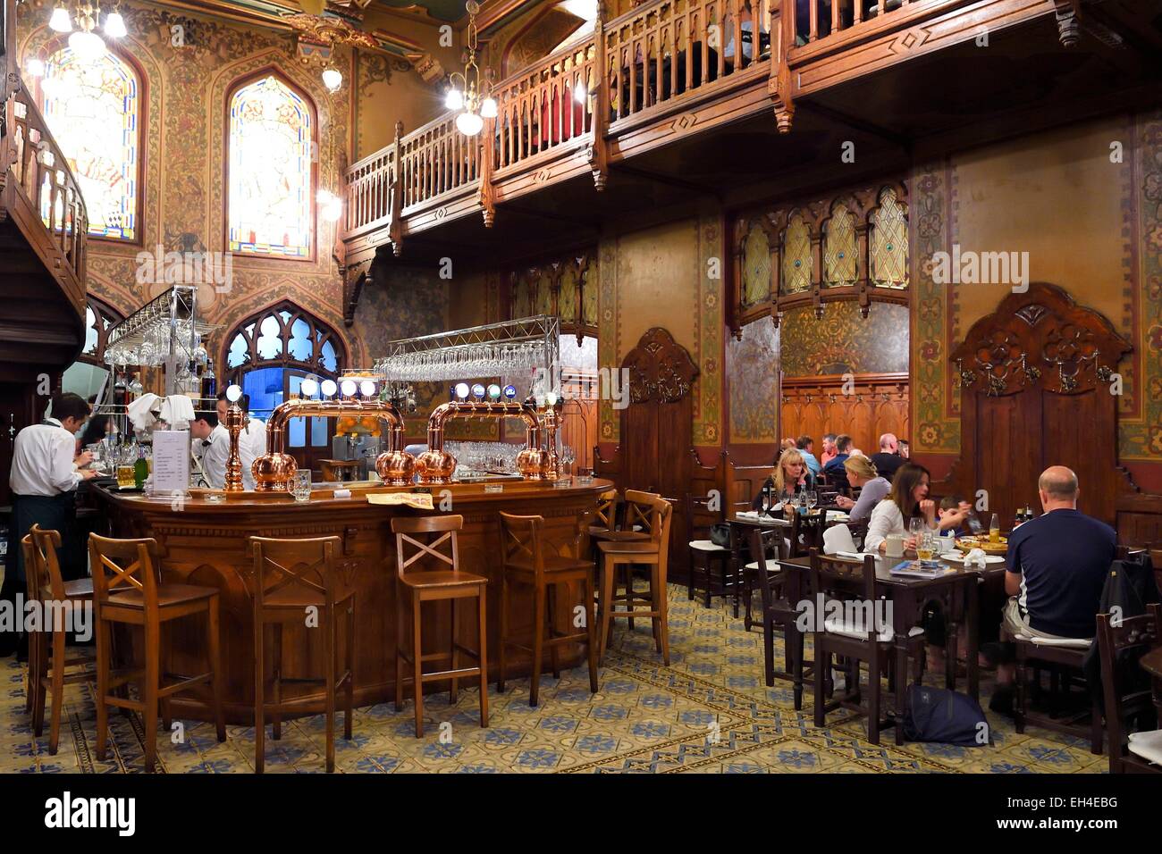 La Romania, Bucarest, centro storico, la famosa birreria Caru cu bere creato nel 1899 nel quartiere di Lipscani Foto Stock