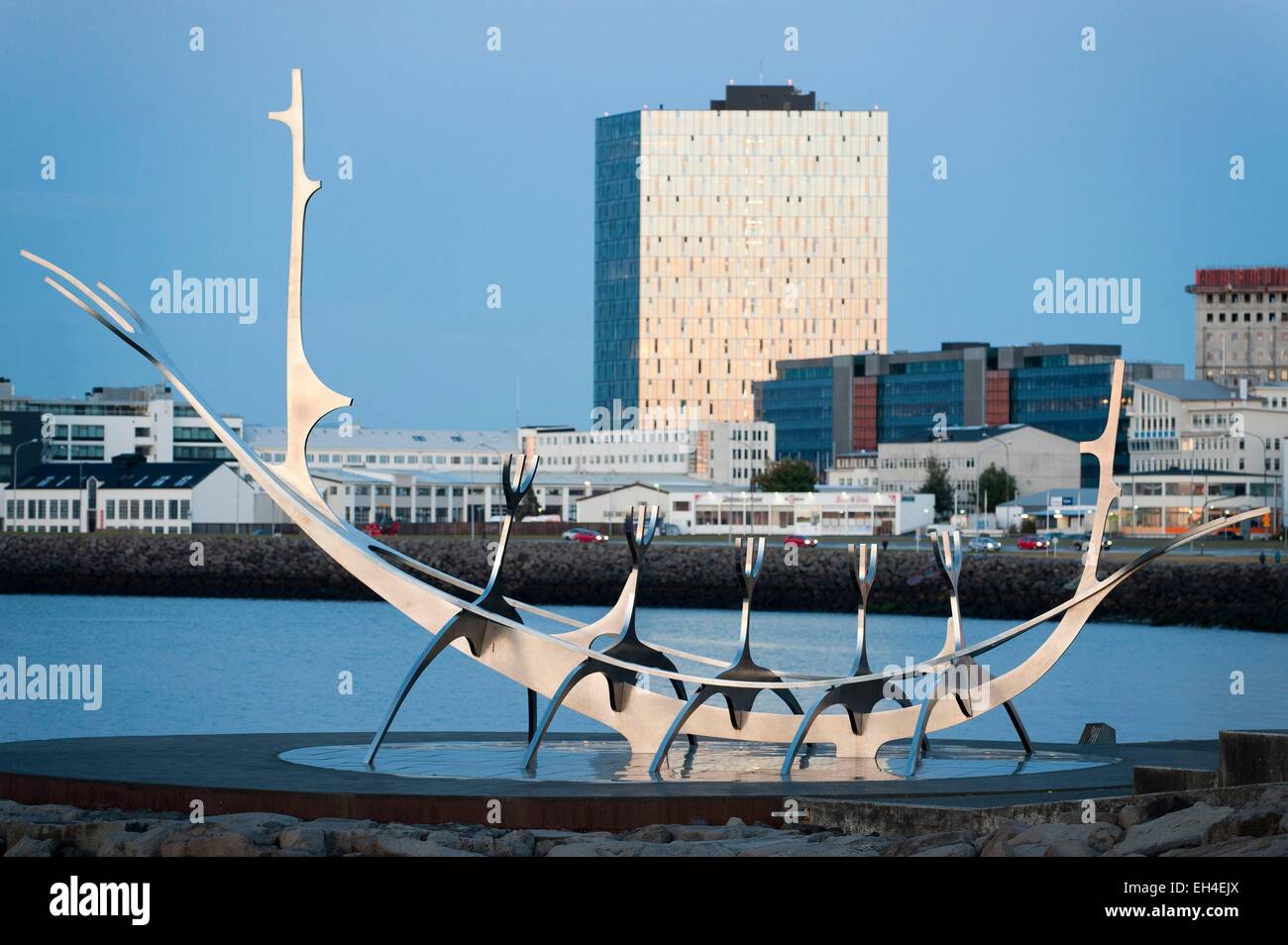 L'Islanda, Reykjanes, Reykjavik, Solfar un Jon Gunnar Arnason scultura che rappresenta una longship Foto Stock