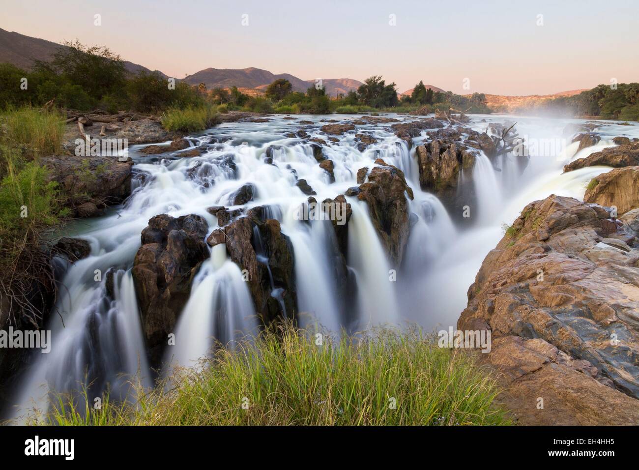 La Namibia, regione di Kunene, Kaokoland, Epupa Falls Foto Stock