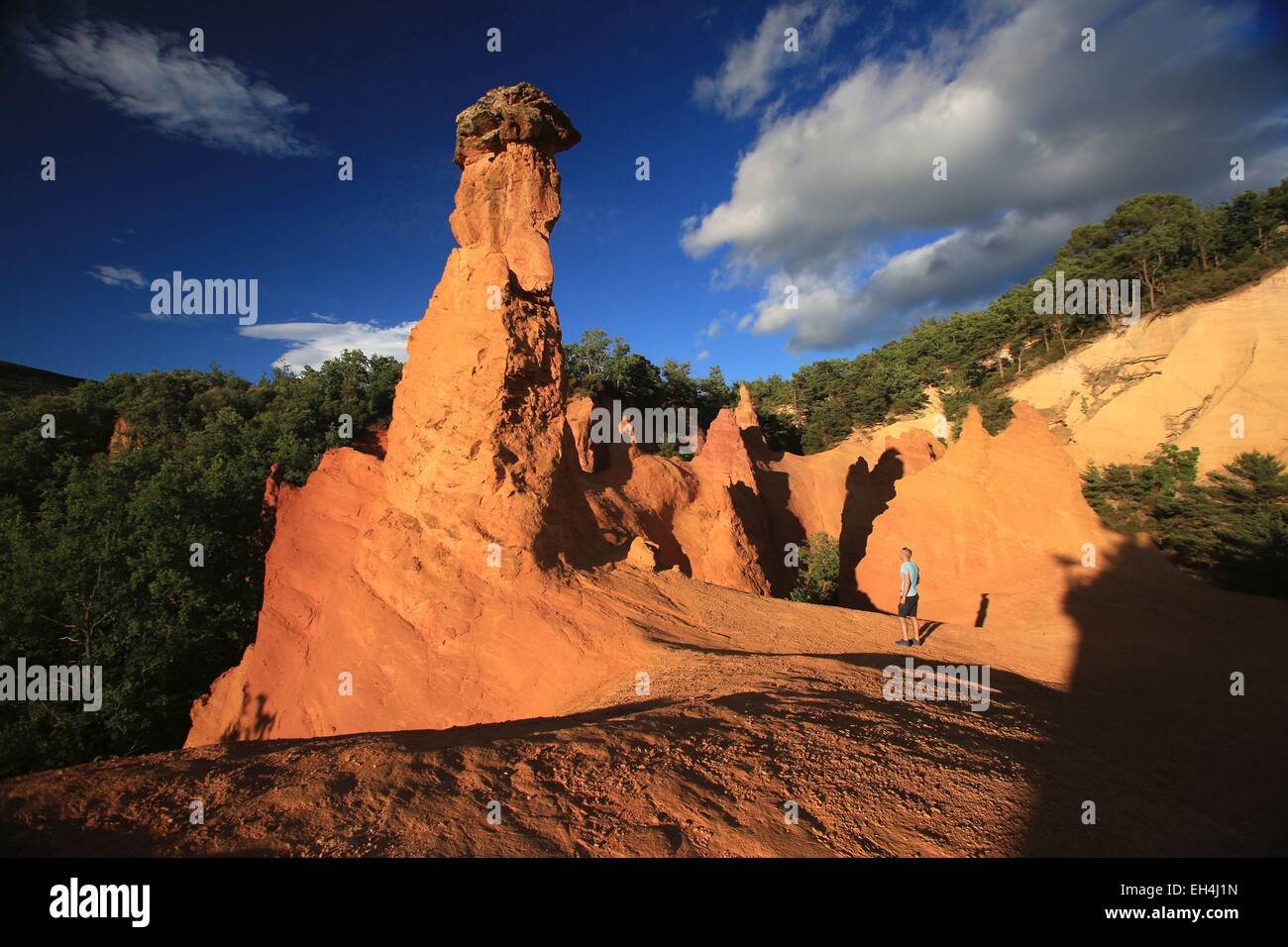 Francia, Vaucluse, Rustrel, turistico in cave di ocra, il Colorado provenzale nel Parc Naturel Regional du Luberon (Parco naturale regionale del Luberon) Foto Stock