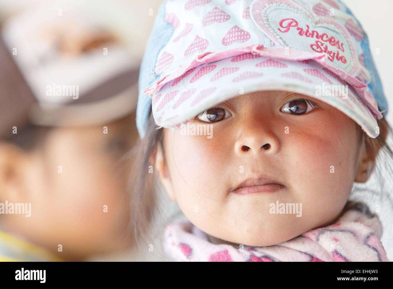 Ecuador, Imbabura, Chilcapamba, ritratto di un bambino ecuadoriana in una scuola rurale Foto Stock