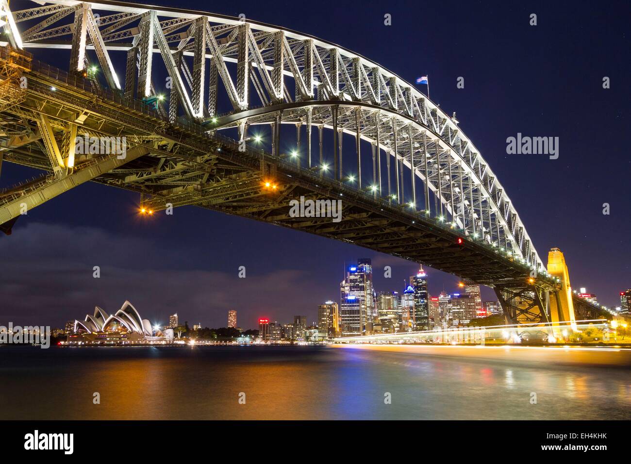 Australia, Nuovo Galles del Sud, Sydney Harbour Bridge e la Opera House di Sydney dall'architetto Jørn Utzon elencati come patrimonio mondiale dall' UNESCO Foto Stock