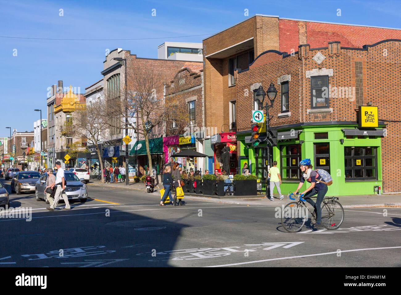 Canada Quebec, Montreal, il Plateau-Mont-Royal, avenue du Mont-Royal, negozi colorati Foto Stock