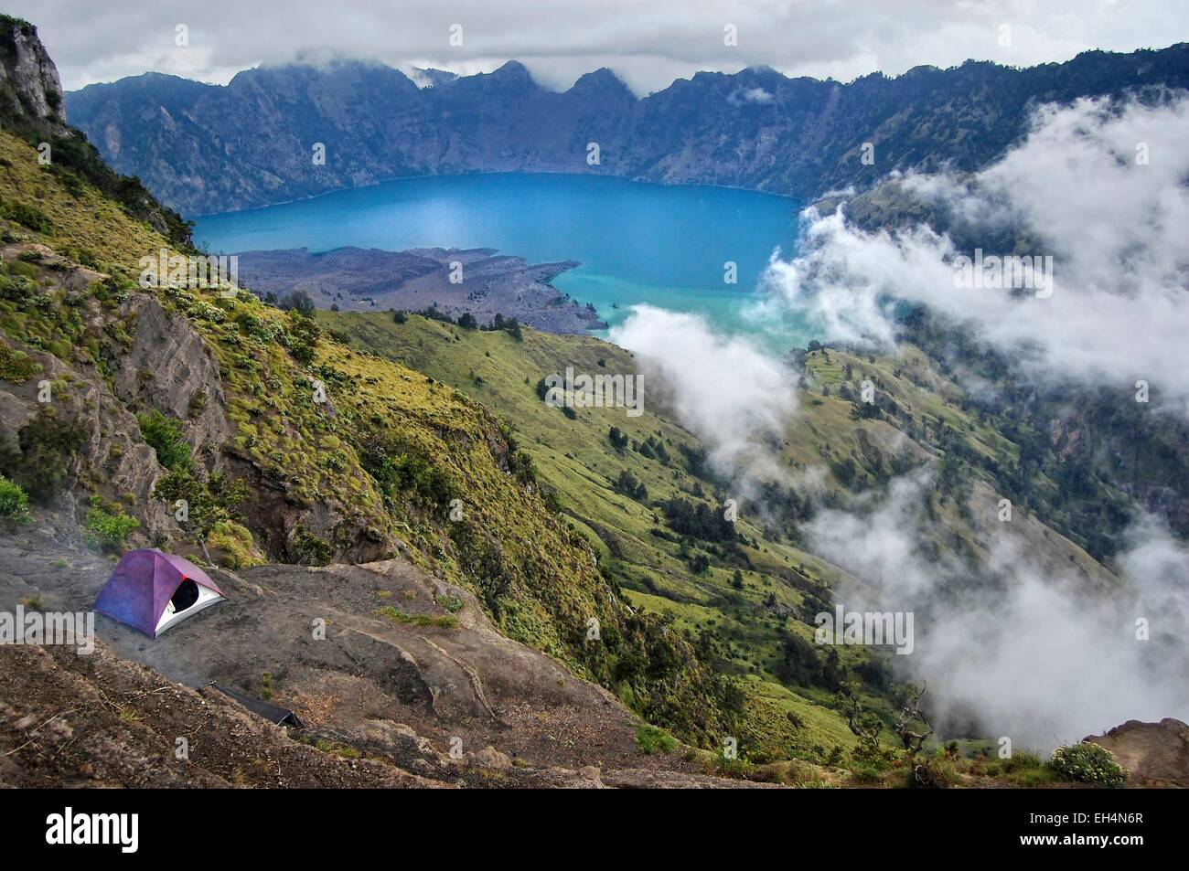 Indonesia, Nusa Tenggara, Lombok, Rinjani, camping sul Rinjani vulcano Crater Rim Foto Stock