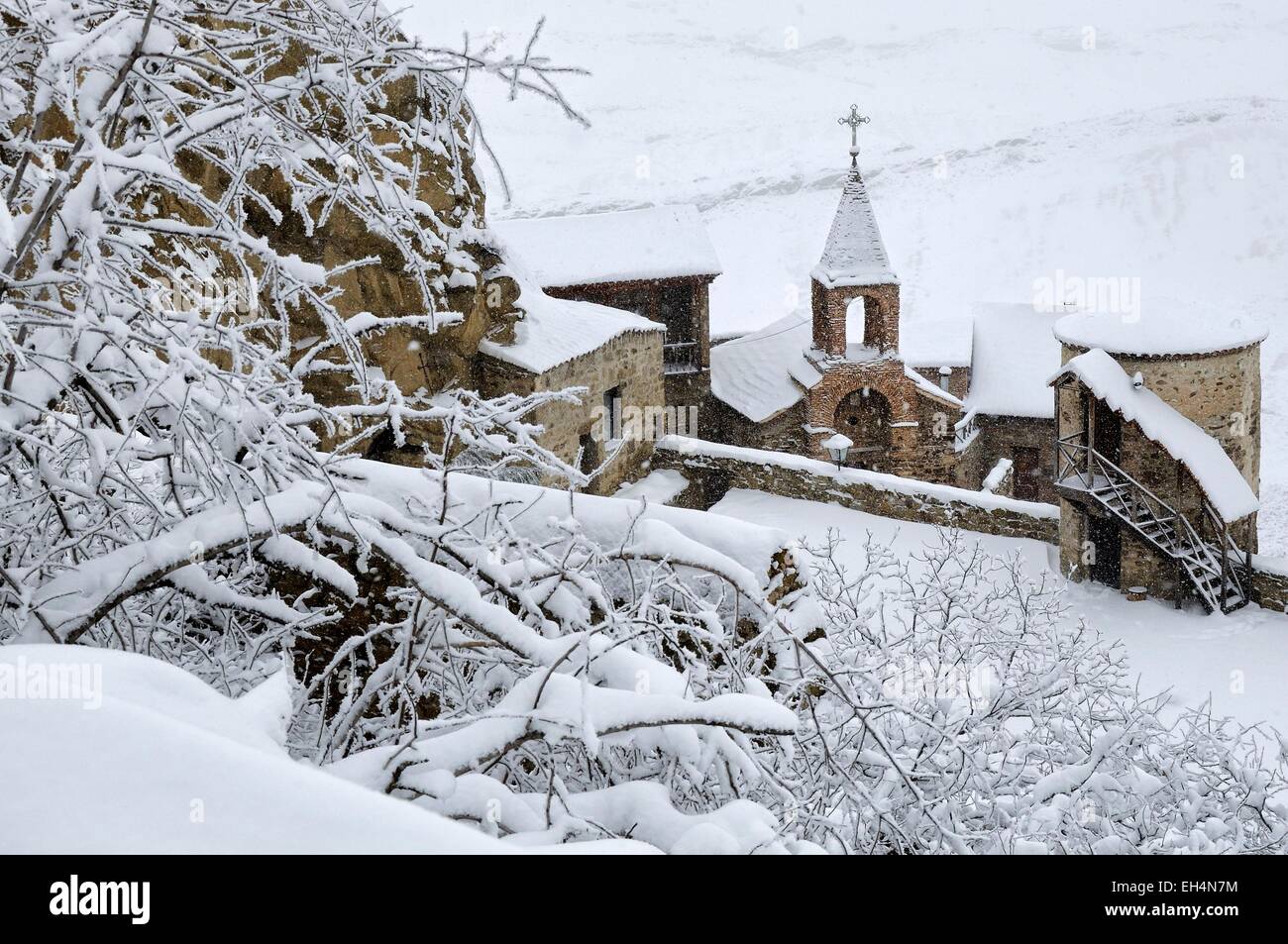 Georgia e Caucaso, Kakheti, cristiano ortodosso monastero di David Gareja coperte di neve sono classificati come patrimonio mondiale dall' UNESCO Foto Stock