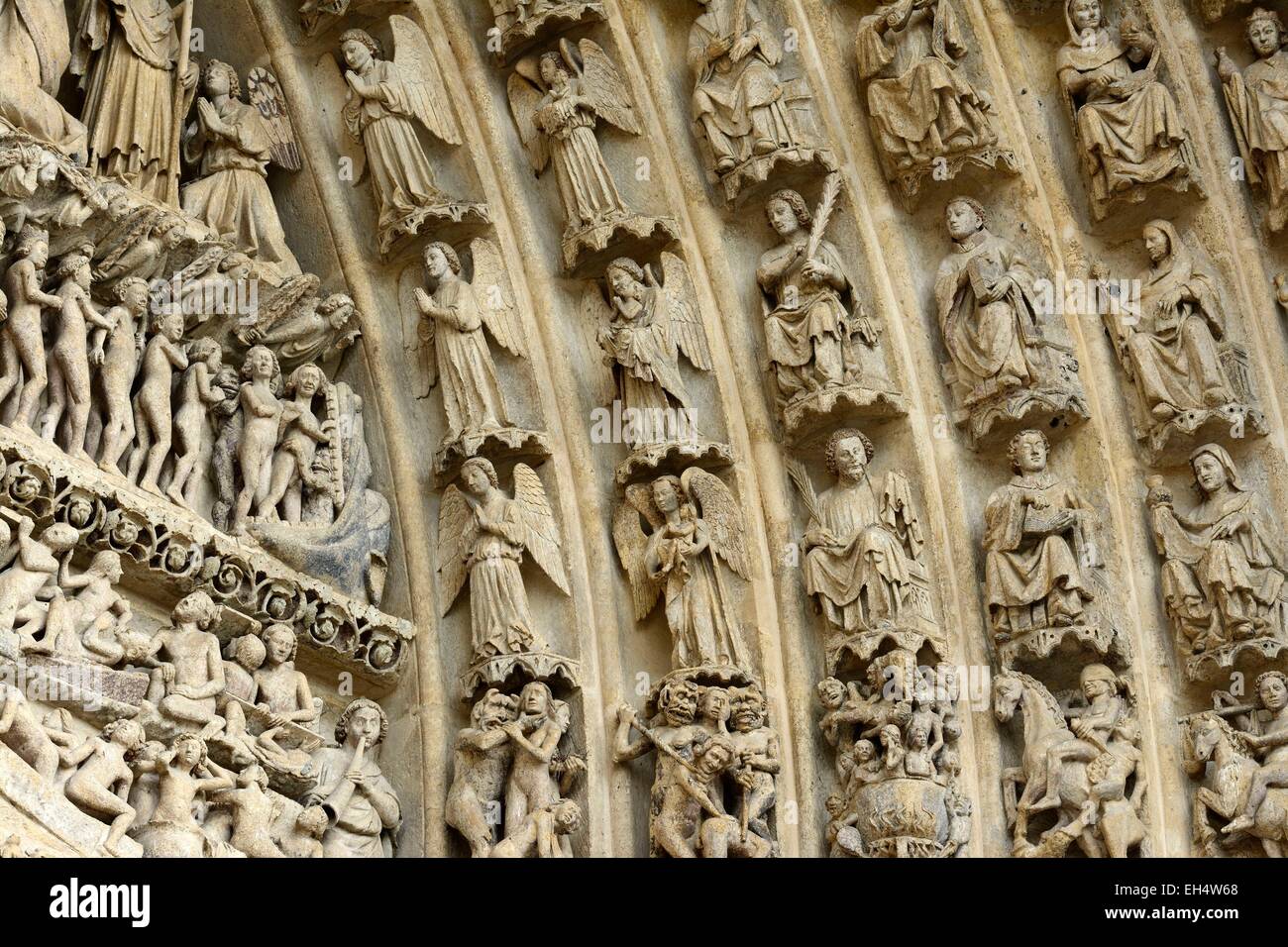 Francia, Somme, Amiens, la cattedrale di Notre Dame datata XIII secolo, portale dell'ultima sentenza o portale Beau Dieu Foto Stock