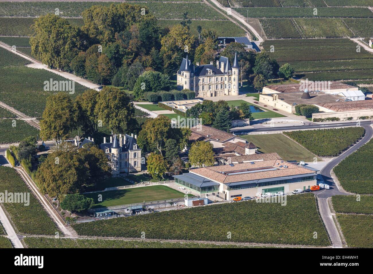 Francia, Gironde, Pauillac, Chateau Pichon Lalande seconda crescita Pauillac e Chateau Pichon Longueville seconda crescita Pauillac (vista aerea) Foto Stock