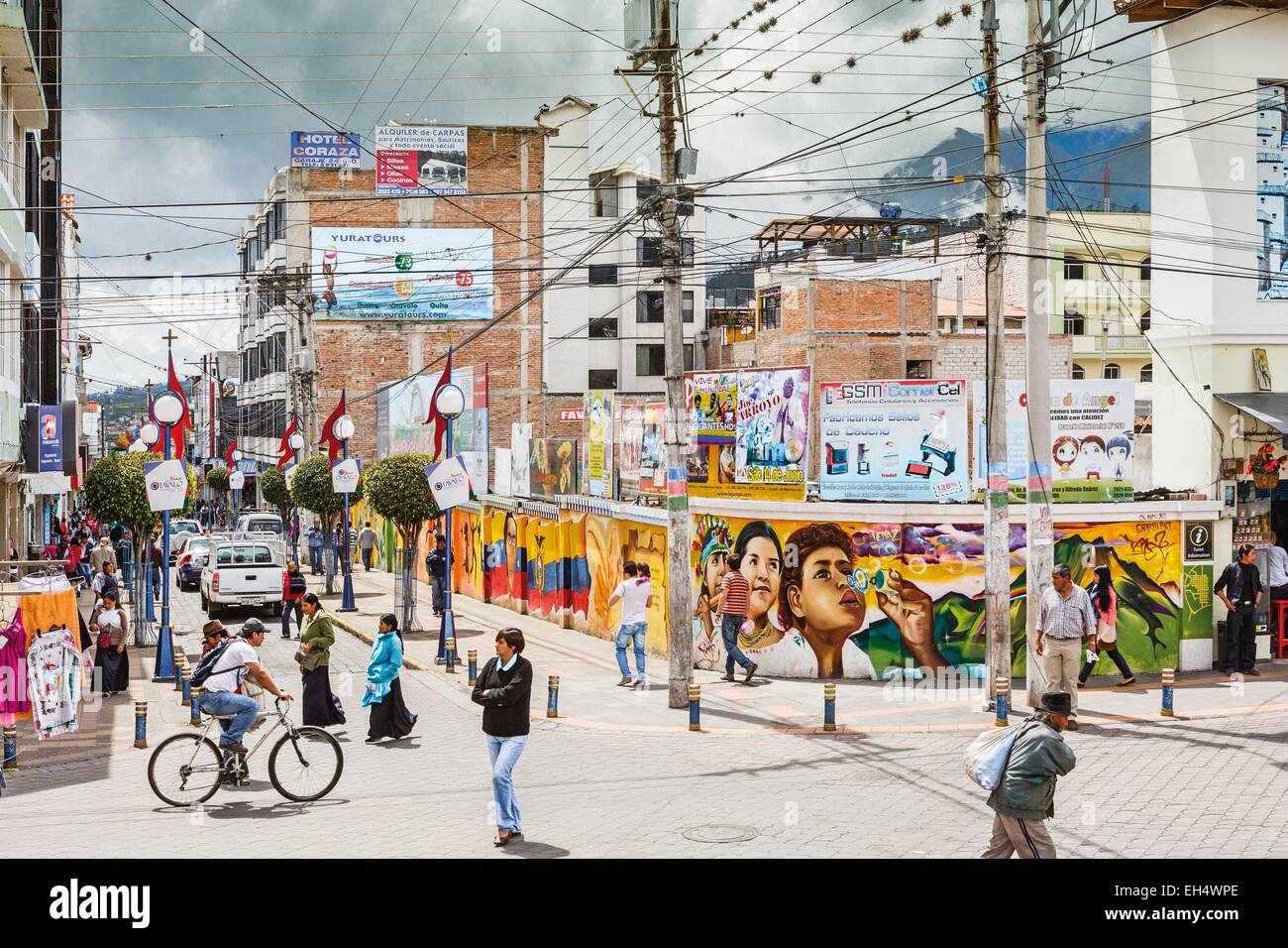 Ecuador, Imbabura, Otavalo, street scene di attività urbana nella città di Otavalo Foto Stock