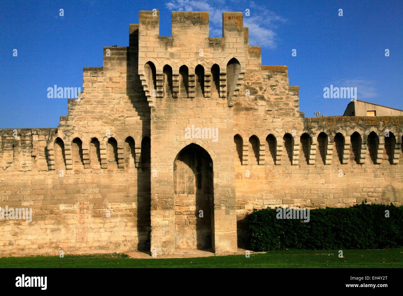 Francia, Vaucluse, Avignone centro storico sono classificati come patrimonio mondiale dall'UNESCO, la città papale mura, costruite tra il 1359 e il 1371 hanno fatto di questa città una vera roccaforte Foto Stock