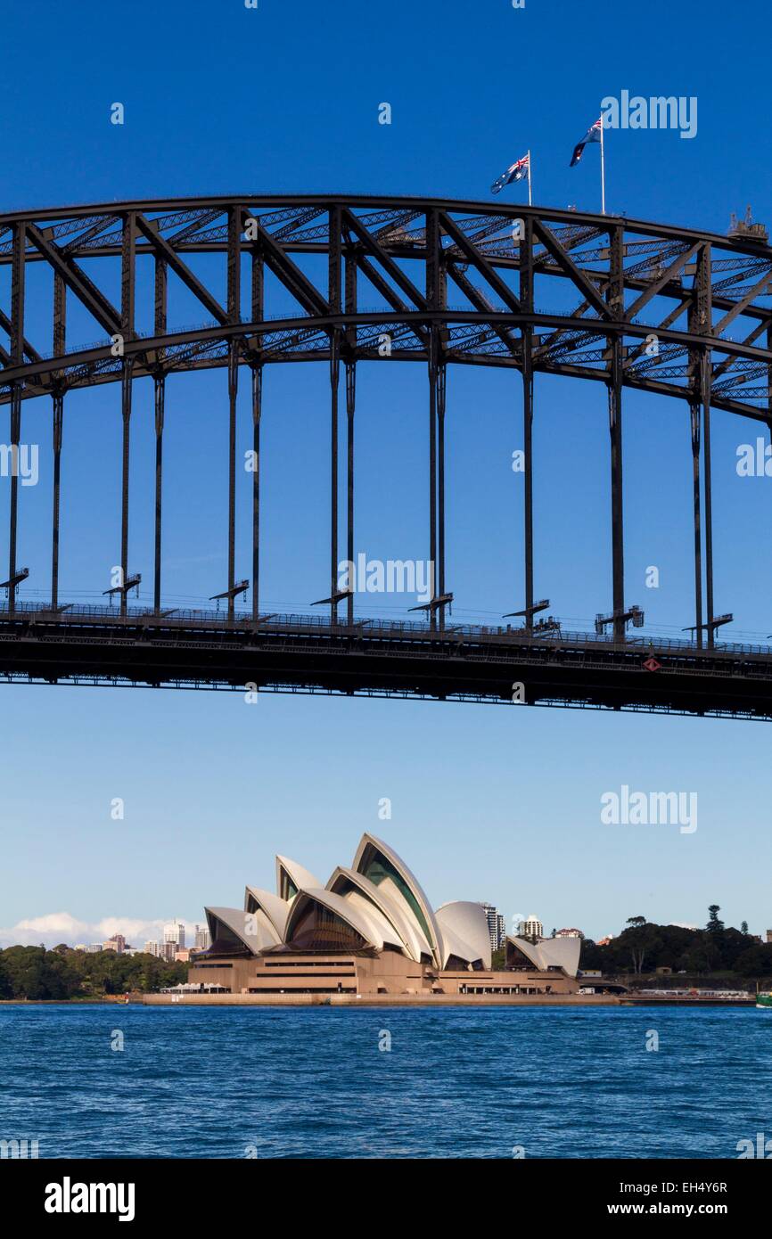Australia, Nuovo Galles del Sud, Sydney Harbour Bridge e la Opera House di Sydney dall'architetto Jørn Utzon elencati dall'UNESCO Patrimonio dell'umanità Foto Stock