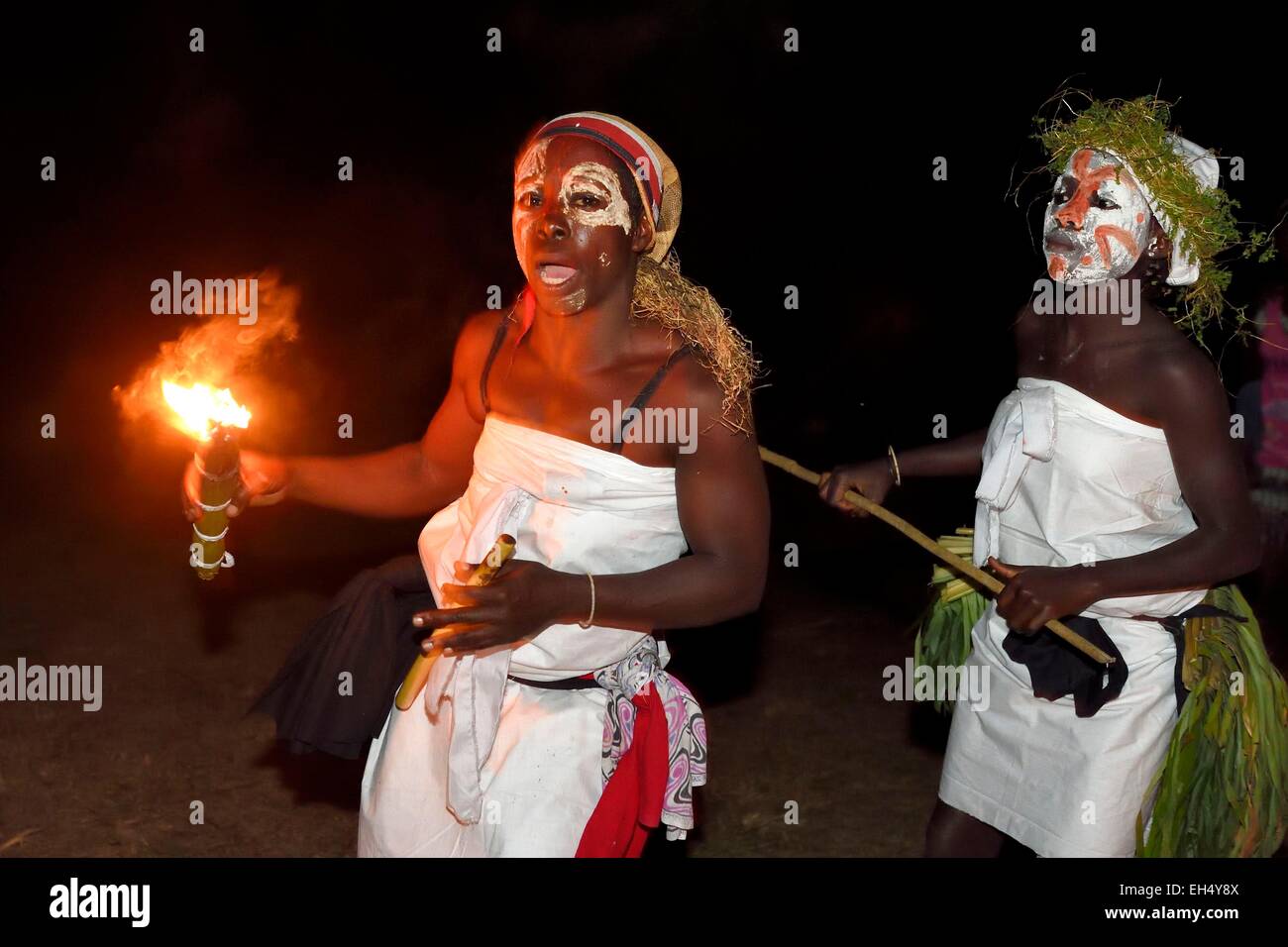 Il Gabon, Ogooue-Maritime Provincia, Omboue, affida Loango regione, nkomi (Myene) danze tradizionali Foto Stock