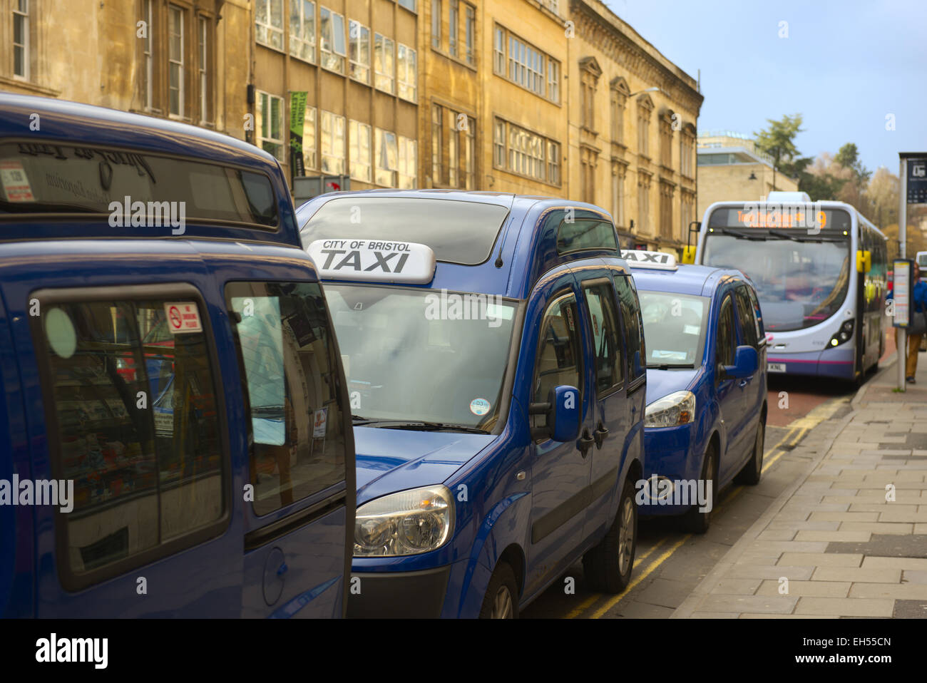 Taxi, bus, REGNO UNITO Foto Stock
