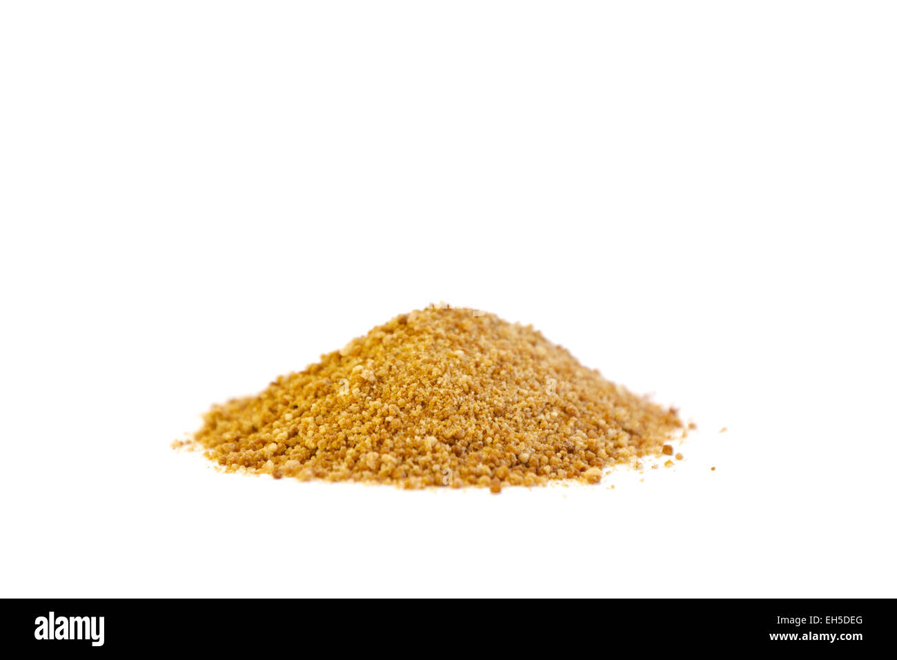 Vista laterale di una pila di organico palm zucchero su sfondo bianco. Foto Stock