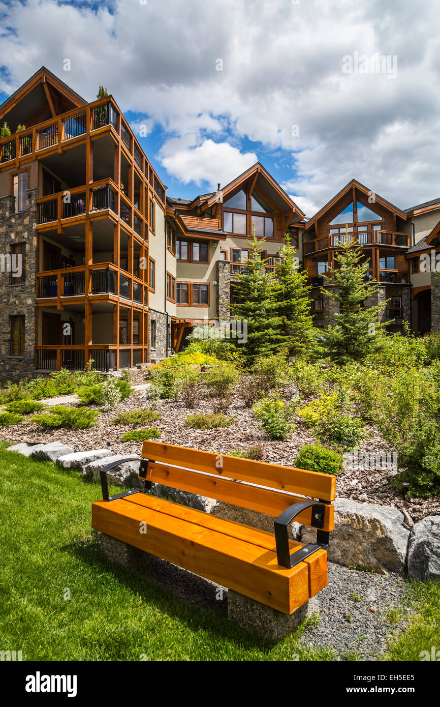 La Spring Creek montagna complesso condominiale in Canmore, Alberta, Canada. Foto Stock